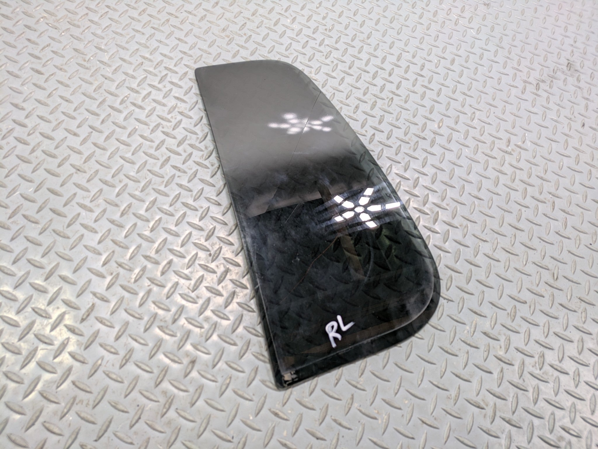 2006 - 2010 OEM FORD EXPLORER REAR LEFT DRIVER SIDE WINDOW VENT GLASS