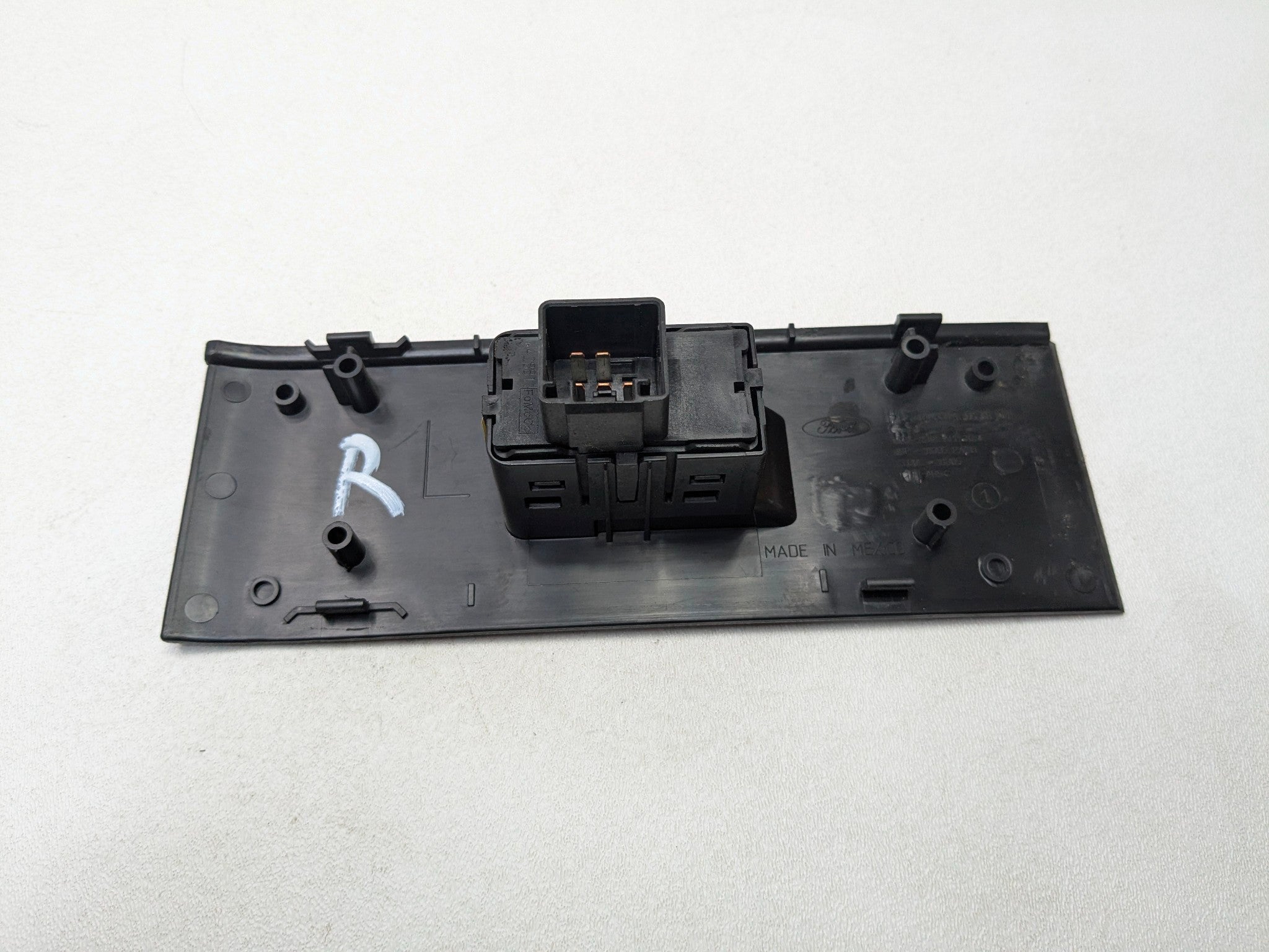 2006 - 2010 OEM FORD EXPLORER REAR RIGHT PASSENGER SIDE WINDOW CONTROL SWITCH