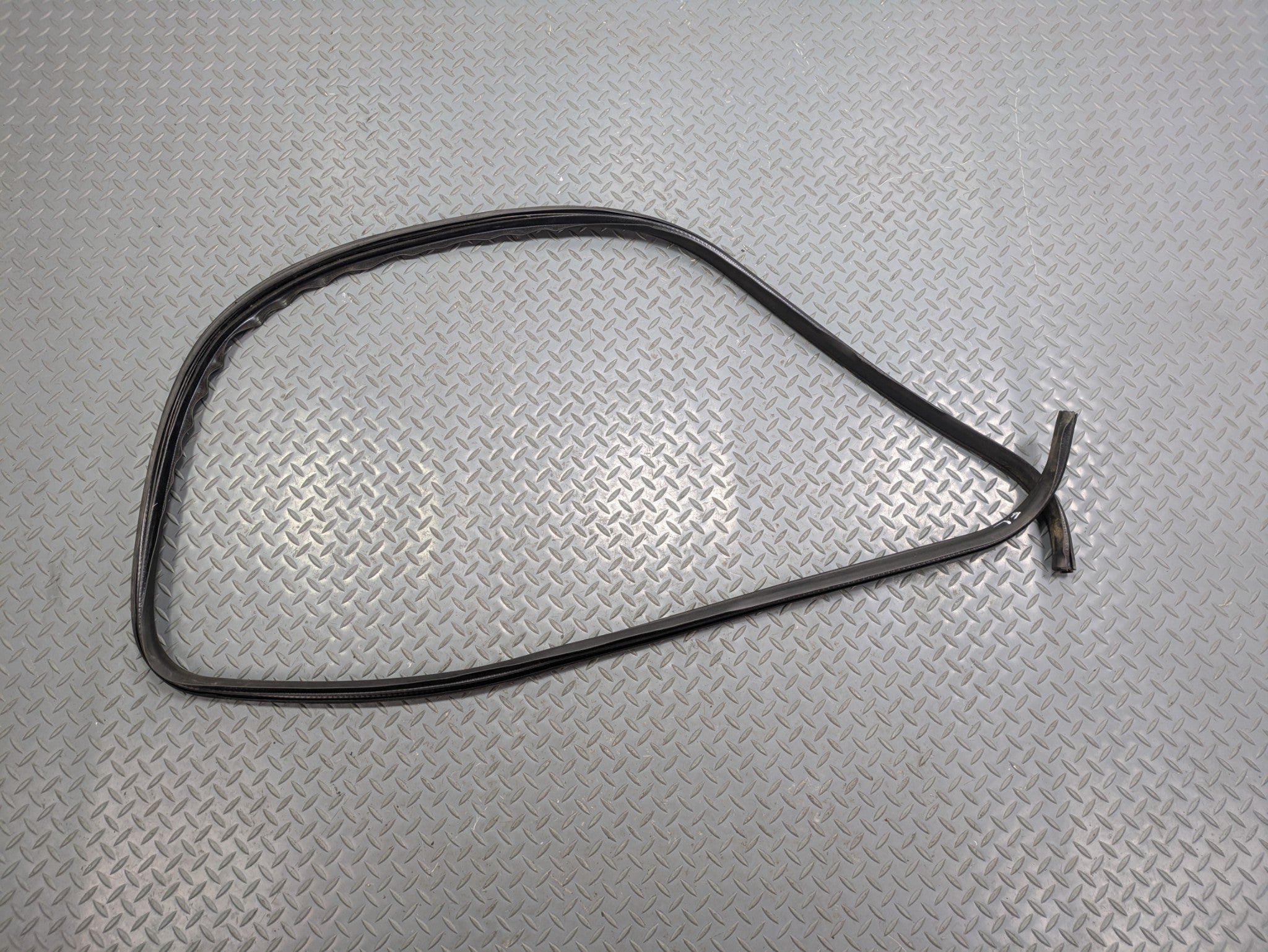 2006 - 2010 OEM FORD EXPLORER FRONT LEFT DRIVER SIDE WEATHER STRIPPING RUBBER