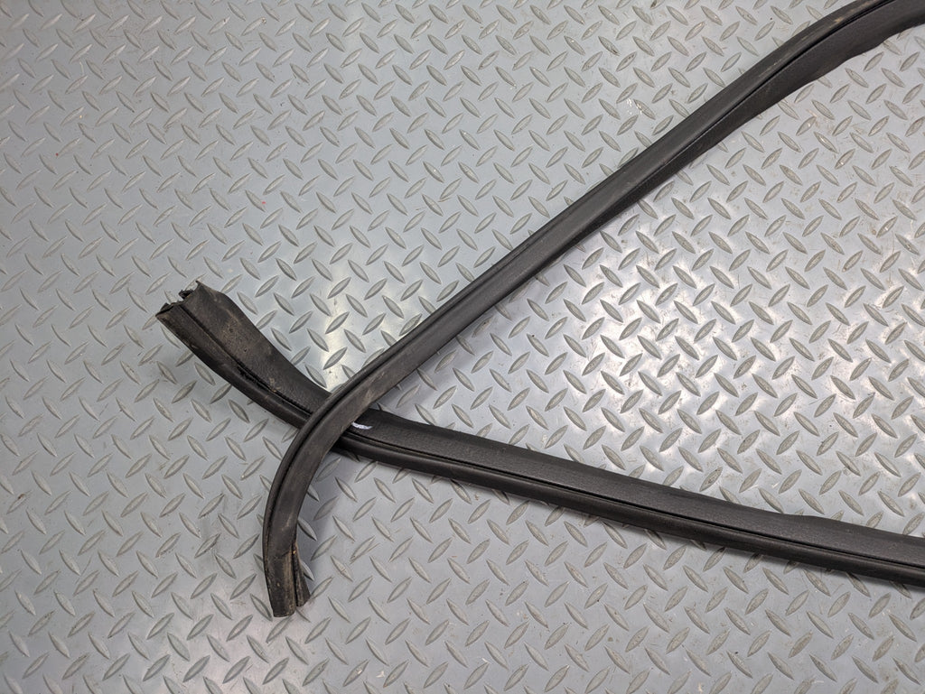 2006 - 2010 OEM FORD EXPLORER FRONT LEFT DRIVER SIDE WEATHER STRIPPING RUBBER