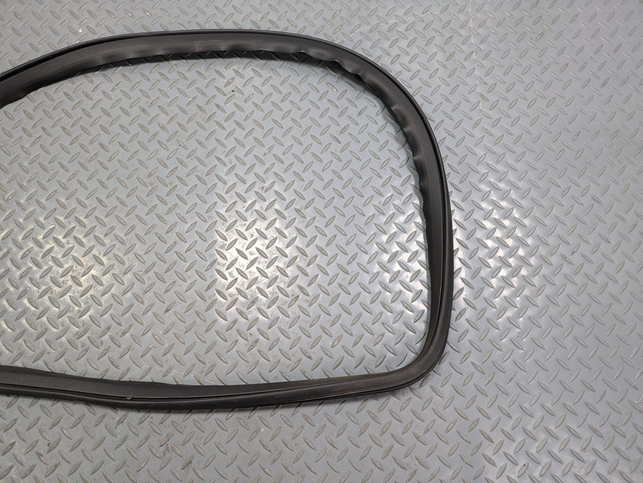 2006 - 2010 OEM FORD EXPLORER FRONT LEFT DRIVER SIDE WEATHER STRIPPING RUBBER
