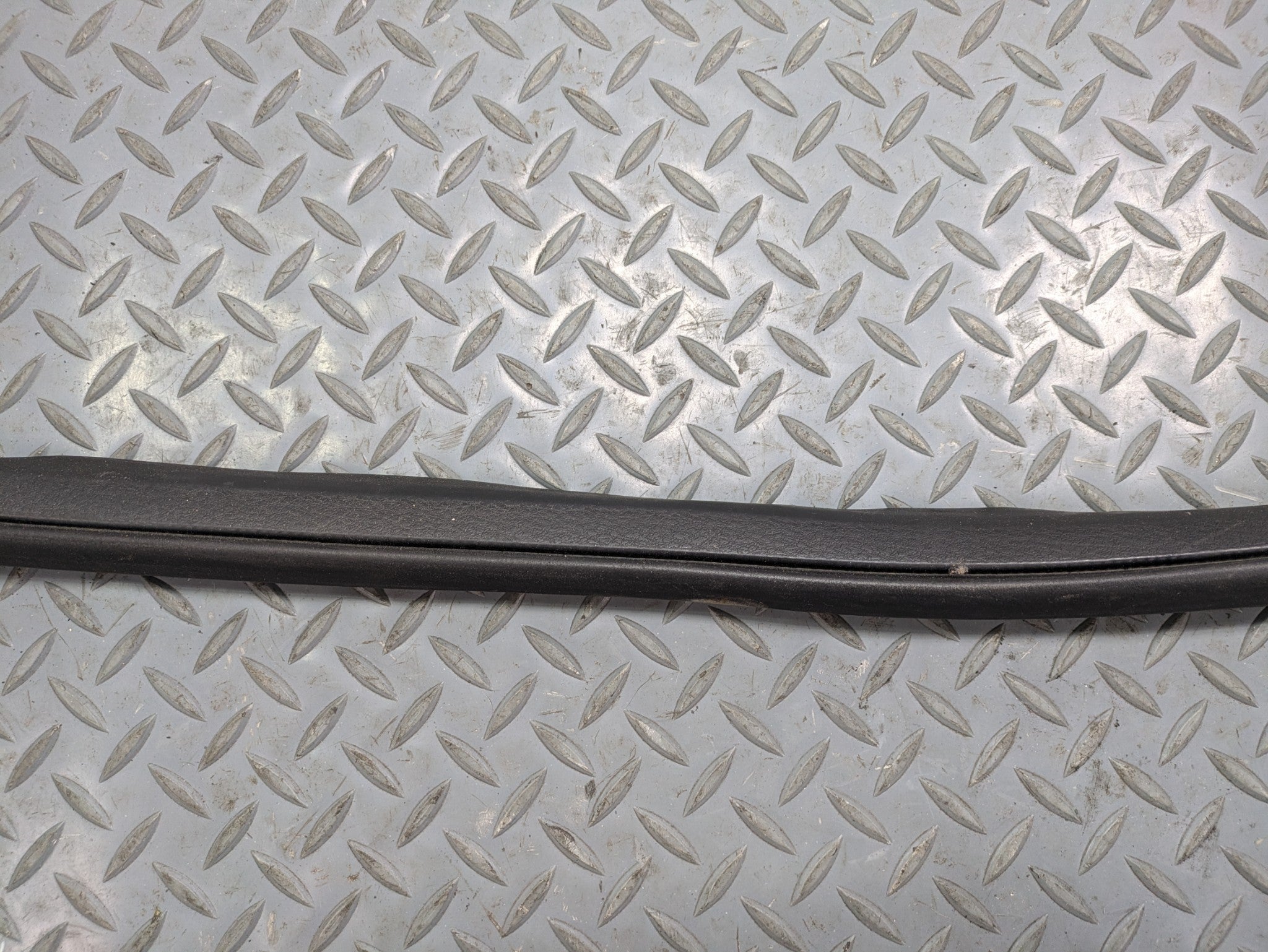 2006 - 2010 OEM FORD EXPLORER FRONT LEFT DRIVER SIDE WEATHER STRIPPING RUBBER