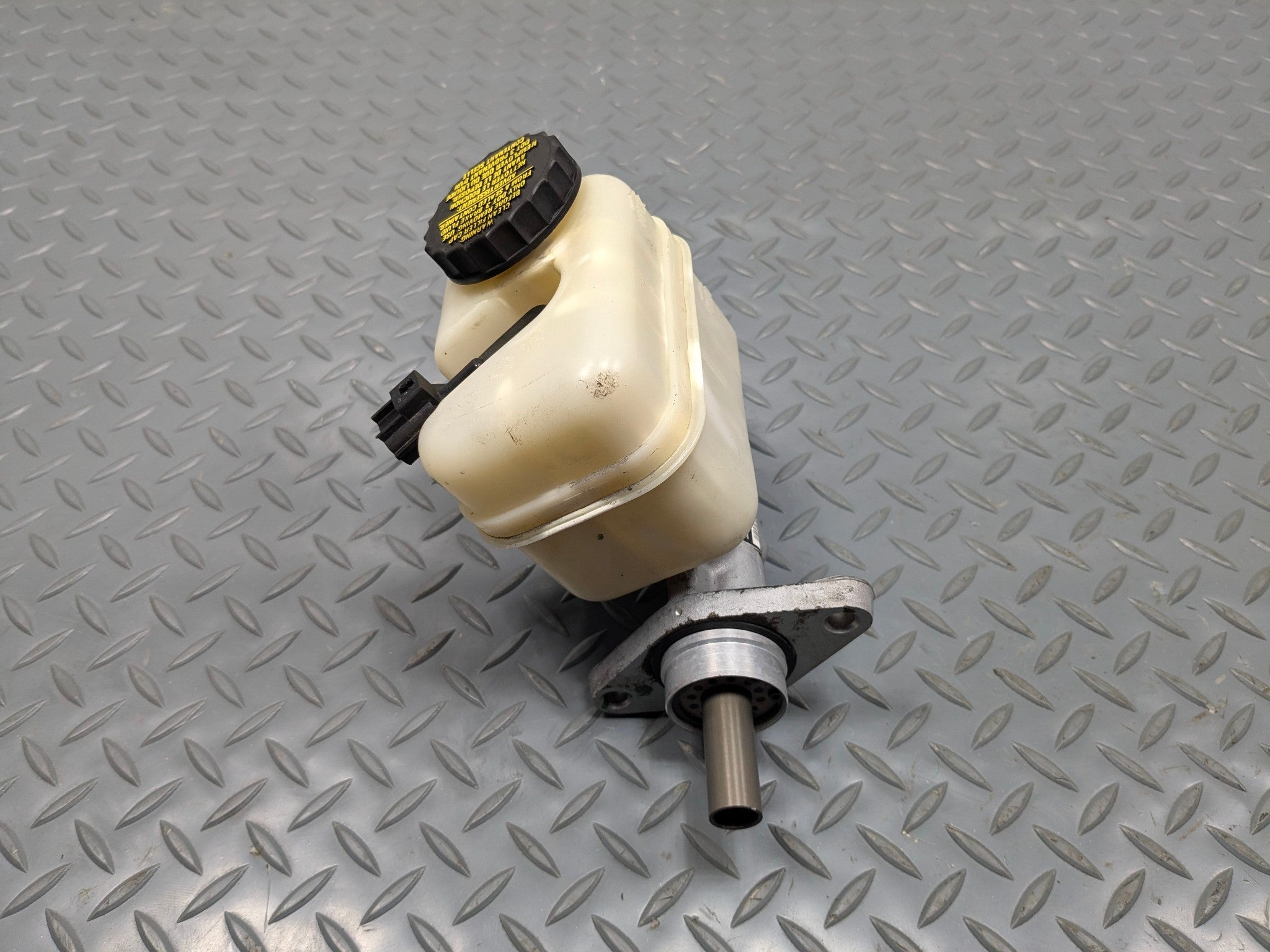 2006 - 2010 OEM FORD EXPLORER BRAKE MASTER CYLINDER WITH RESERVOIR ASSEMBLY