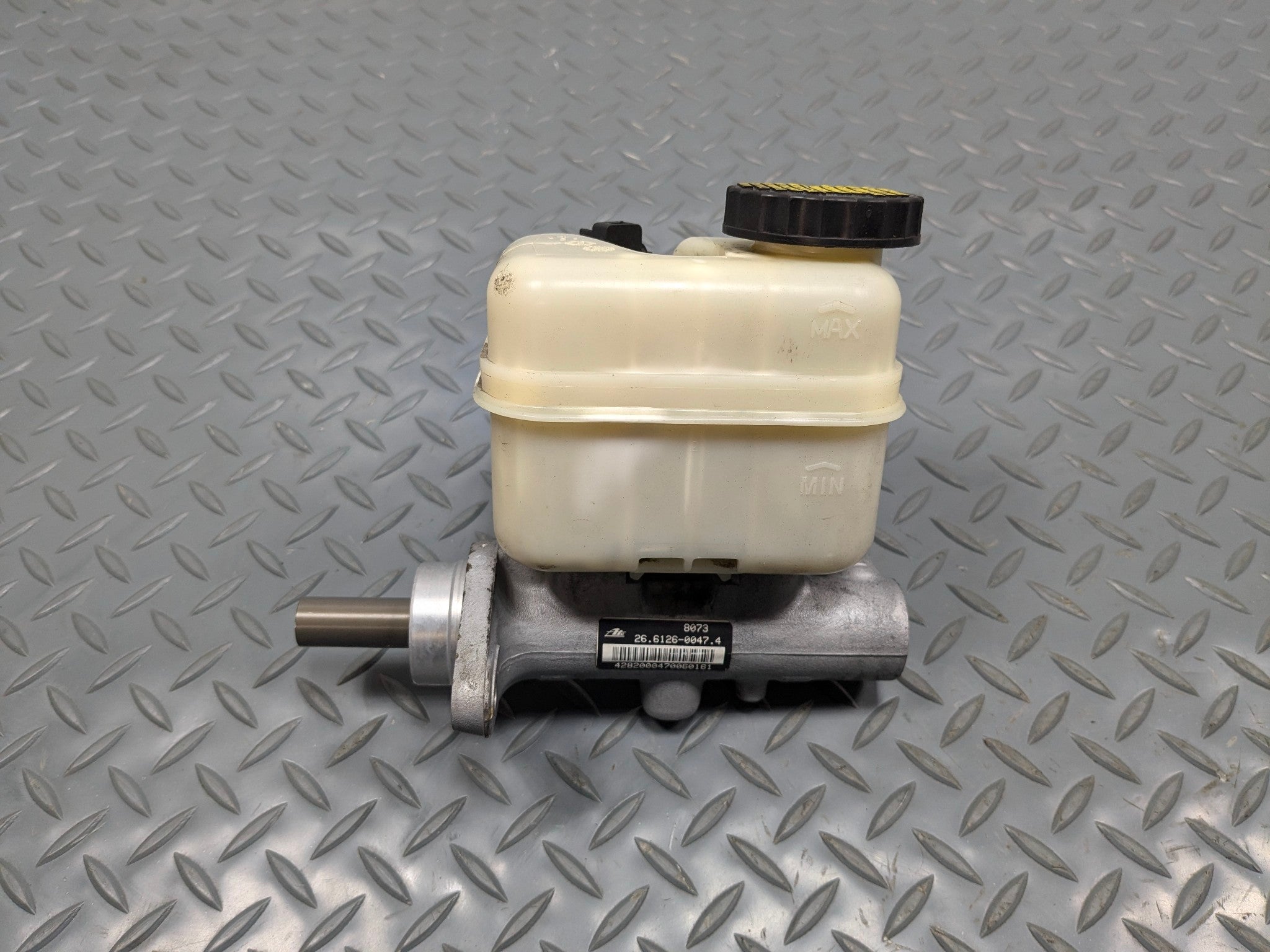 2006 - 2010 OEM FORD EXPLORER BRAKE MASTER CYLINDER WITH RESERVOIR ASSEMBLY