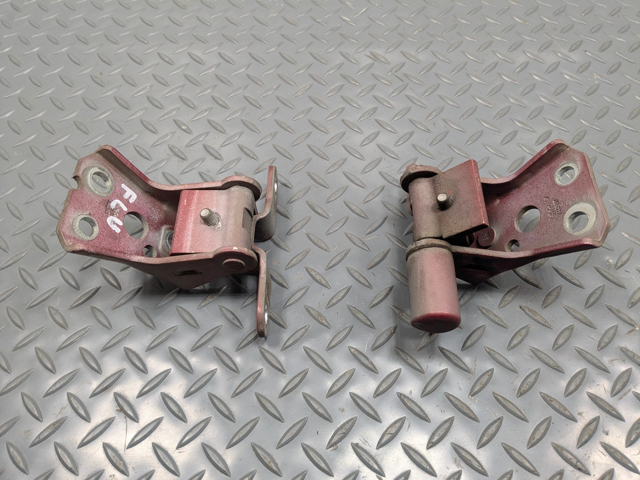 06 - 10 OEM FORD EXPLORER FRONT LEFT DRIVER SIDE UPPER AND LOWER DOOR HINGE SET