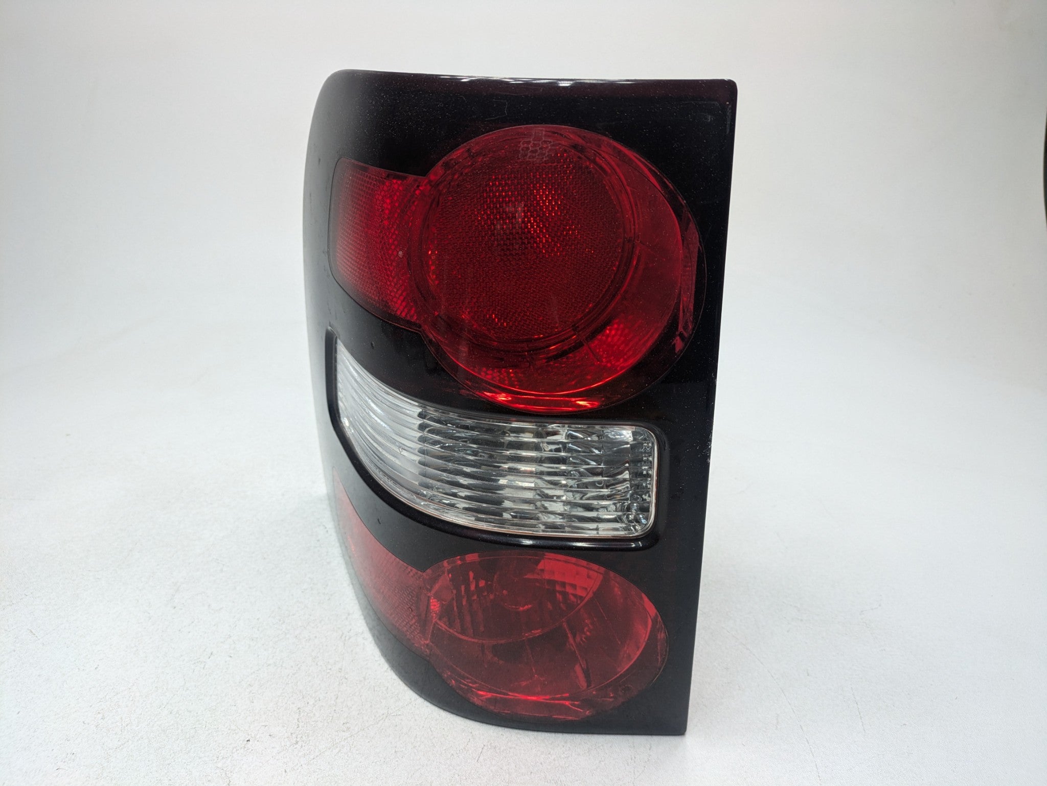 2006 - 2010 OEM FORD EXPLORER REAR LEFT DRIVER SIDE OUTER TAIL LIGHT ASSEMBLY
