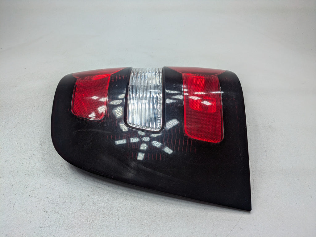 2006 - 2010 OEM FORD EXPLORER REAR LEFT DRIVER SIDE OUTER TAIL LIGHT ASSEMBLY
