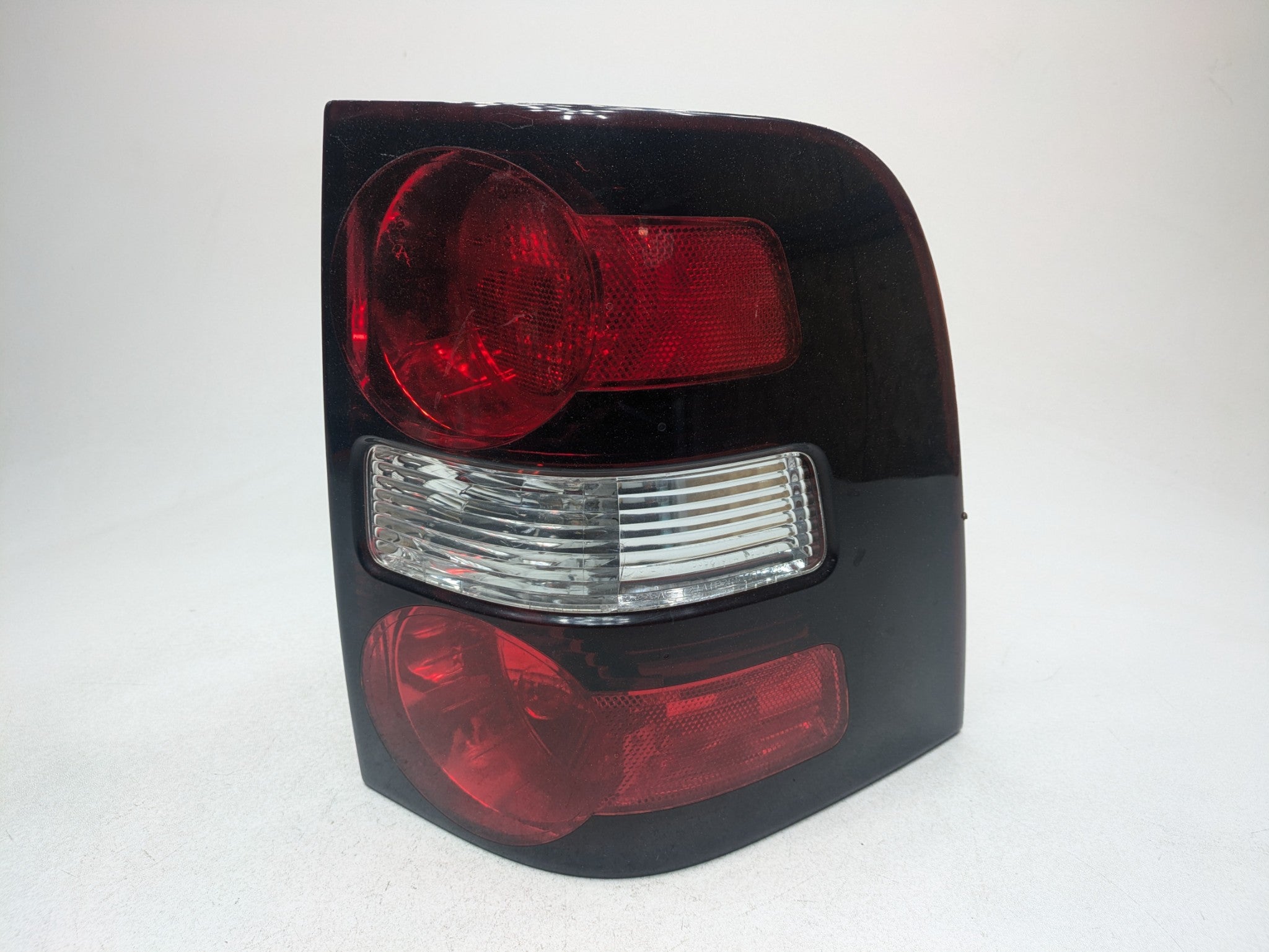 2006 - 2010 OEM FORD EXPLORER REAR RIGHT PASSENGER SIDE OUTER TAILLIGHT ASSEMBLY