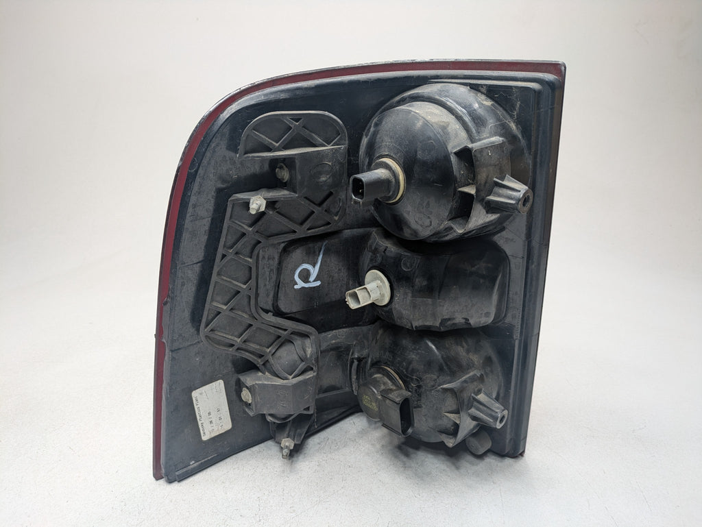 2006 - 2010 OEM FORD EXPLORER REAR RIGHT PASSENGER SIDE OUTER TAILLIGHT ASSEMBLY