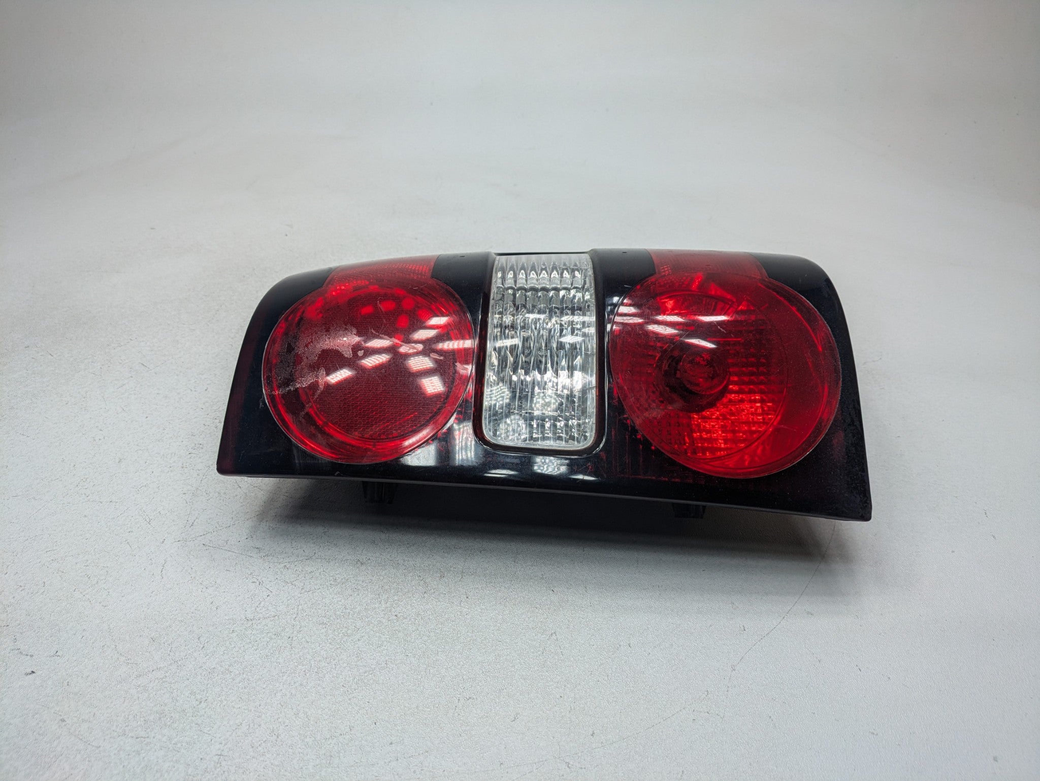 2006 - 2010 OEM FORD EXPLORER REAR RIGHT PASSENGER SIDE OUTER TAILLIGHT ASSEMBLY