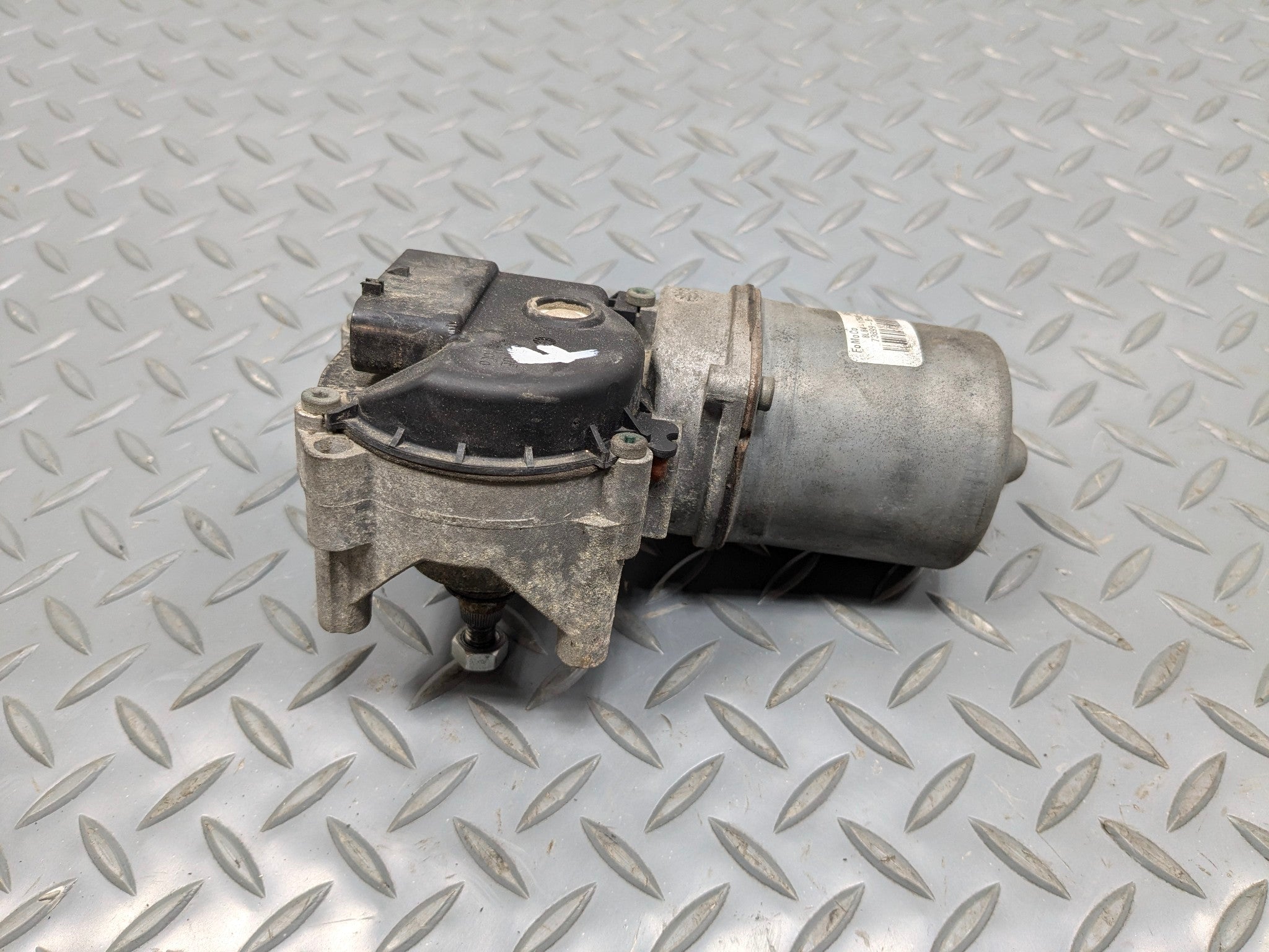 2006 - 2010 OEM FORD EXPLORER FRONT WINDSHIELD WIPER MOTOR ASSEMBLY