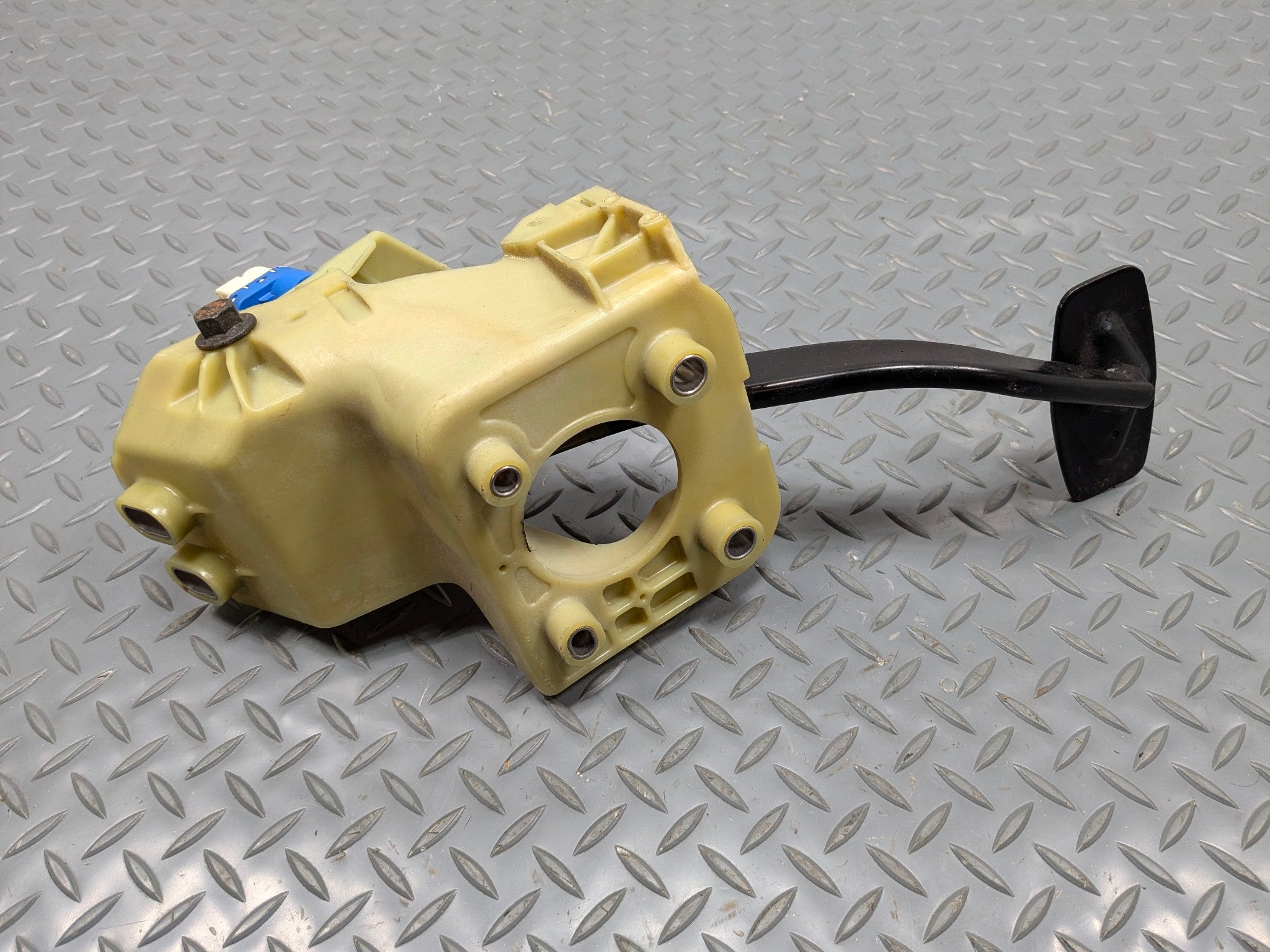 2006 - 2010 OEM FORD EXPLORER FRONT FLOOR FOOT BRAKE PEDAL WITH BRACKET