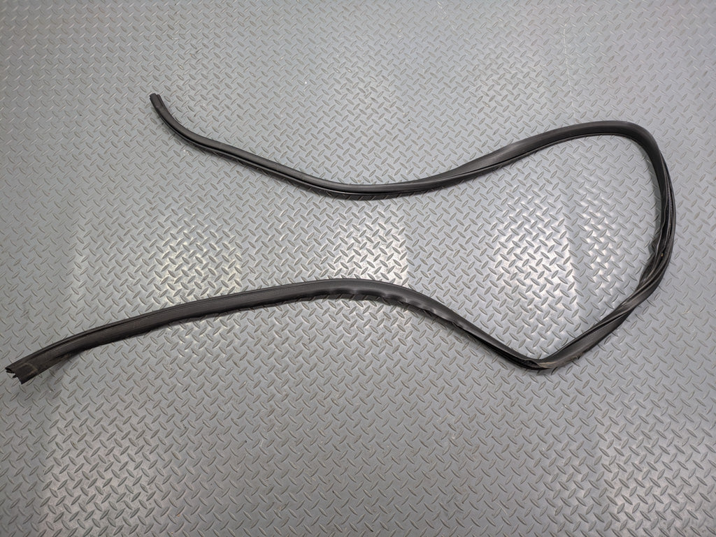 2006 - 2010 OEM FORD EXPLORER REAR LEFT DRIVER SIDE WEATHER STRIPPING RUBBER