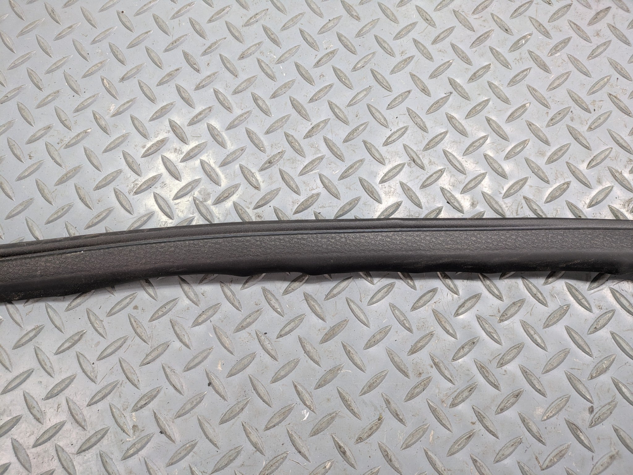 2006 - 2010 OEM FORD EXPLORER REAR LEFT DRIVER SIDE WEATHER STRIPPING RUBBER