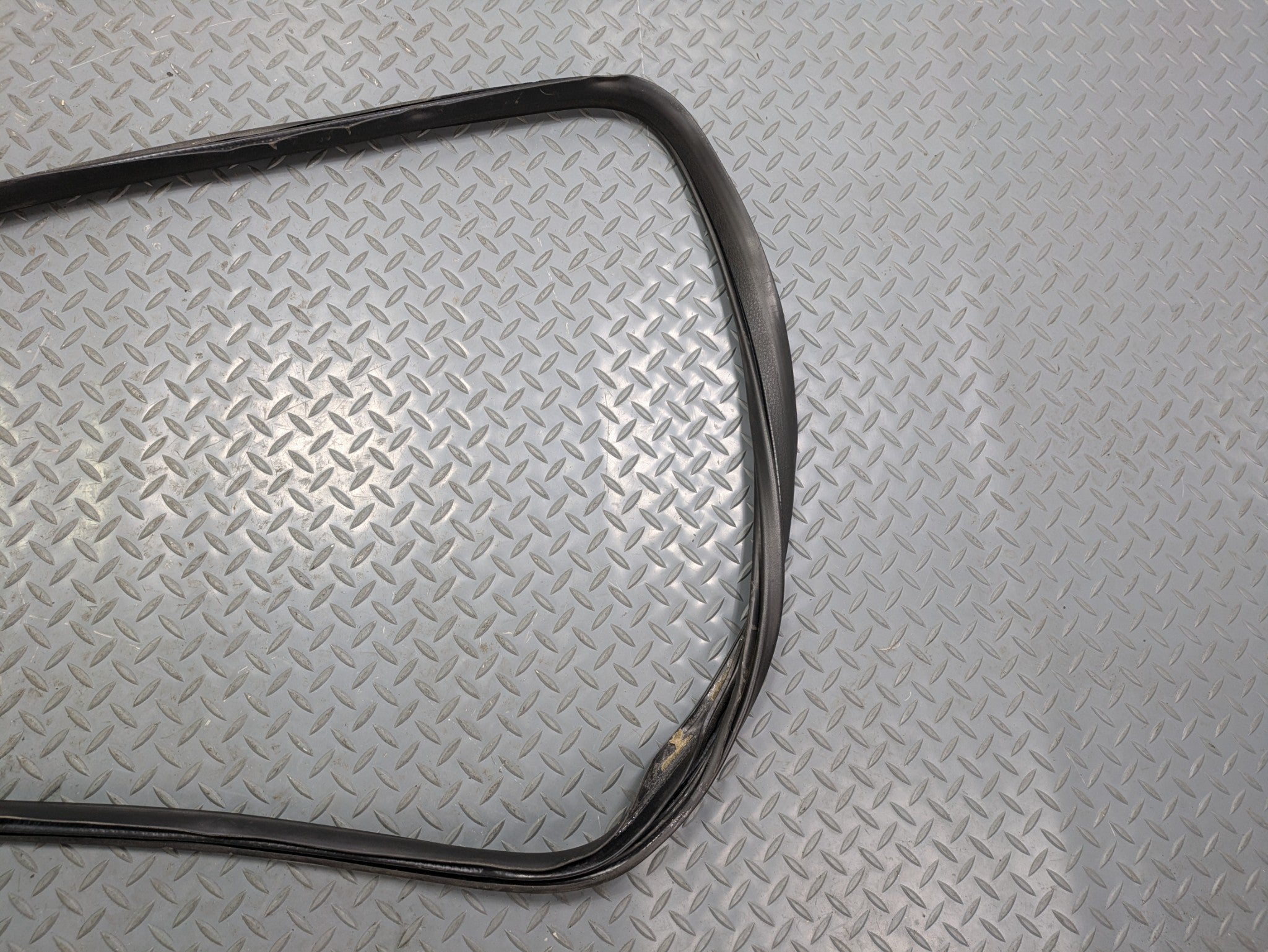 2006 - 2010 OEM FORD EXPLORER REAR RIGHT PASSENGER SIDE WEATHER STRIPPING RUBBER