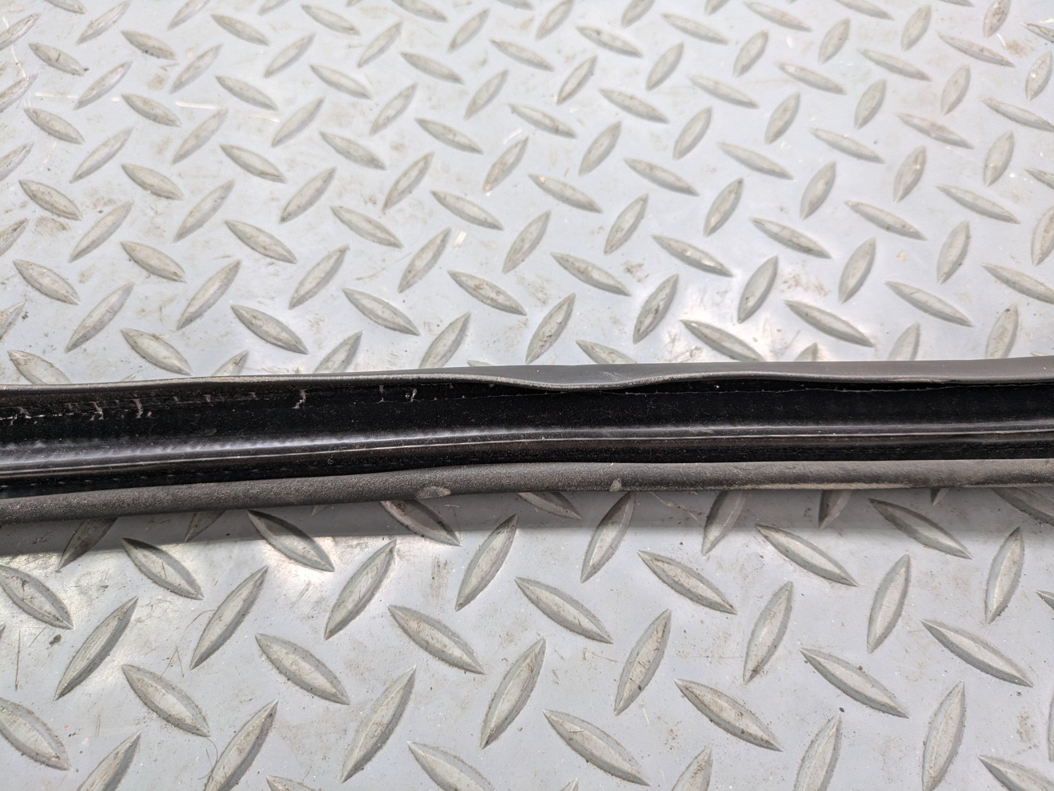 2006 - 2010 OEM FORD EXPLORER REAR RIGHT PASSENGER SIDE WEATHER STRIPPING RUBBER