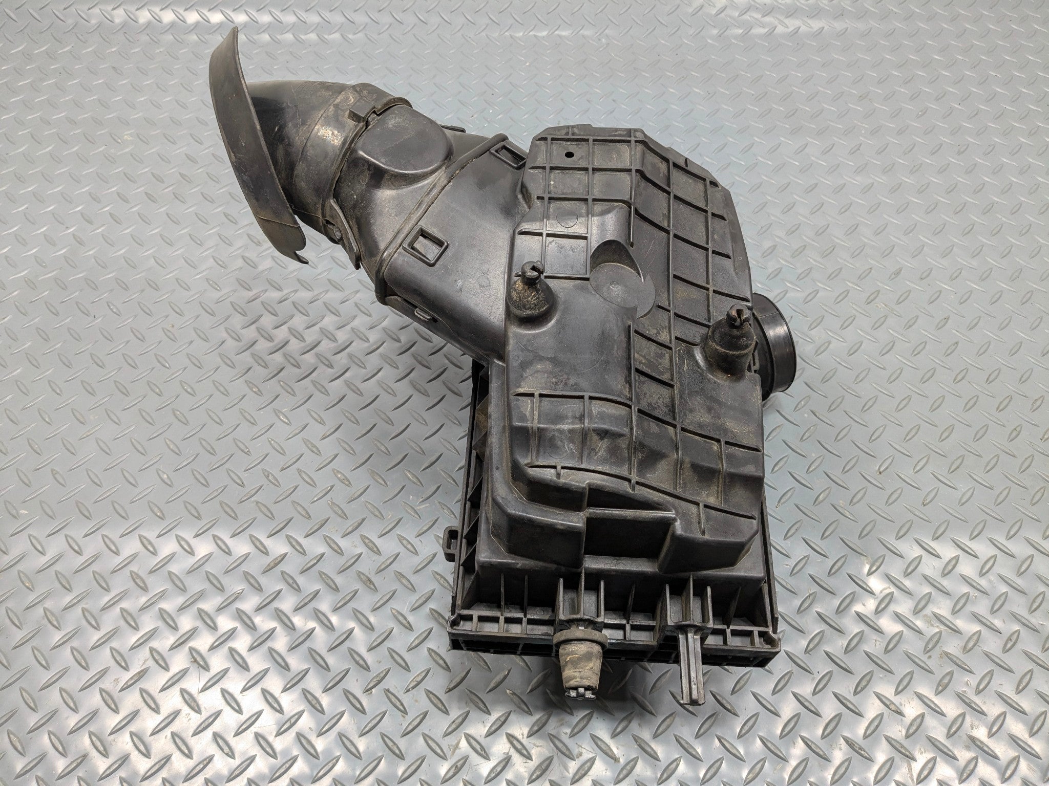 2006 - 2010 OEM FORD EXPLORER AIR CLEANER INTAKE HOUSING FILTER BOX ASSEMBLY