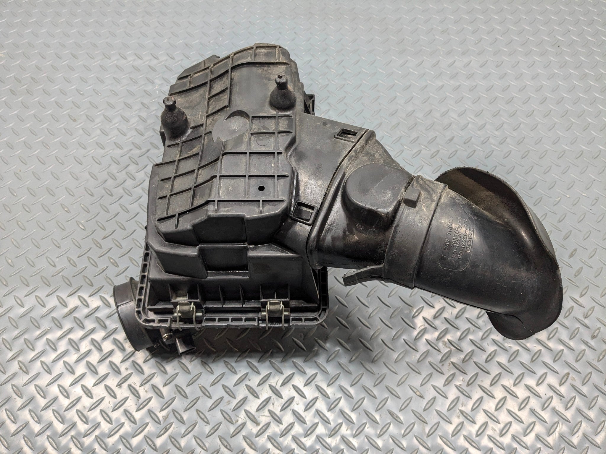 2006 - 2010 OEM FORD EXPLORER AIR CLEANER INTAKE HOUSING FILTER BOX ASSEMBLY