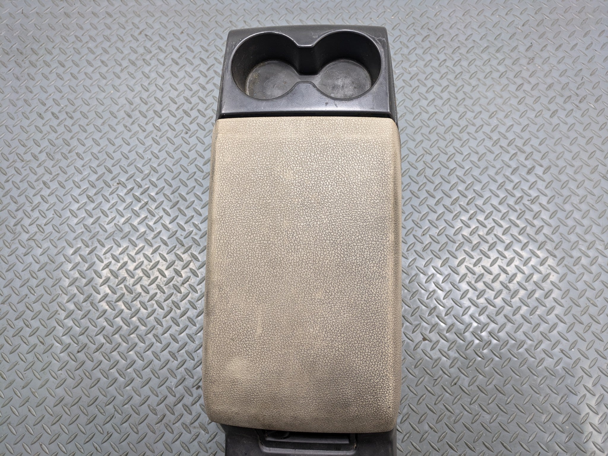 2006 - 2010 OEM FORD EXPLORER FRONT CENTER CONSOLE ARMREST STORAGE COMPARTMENT