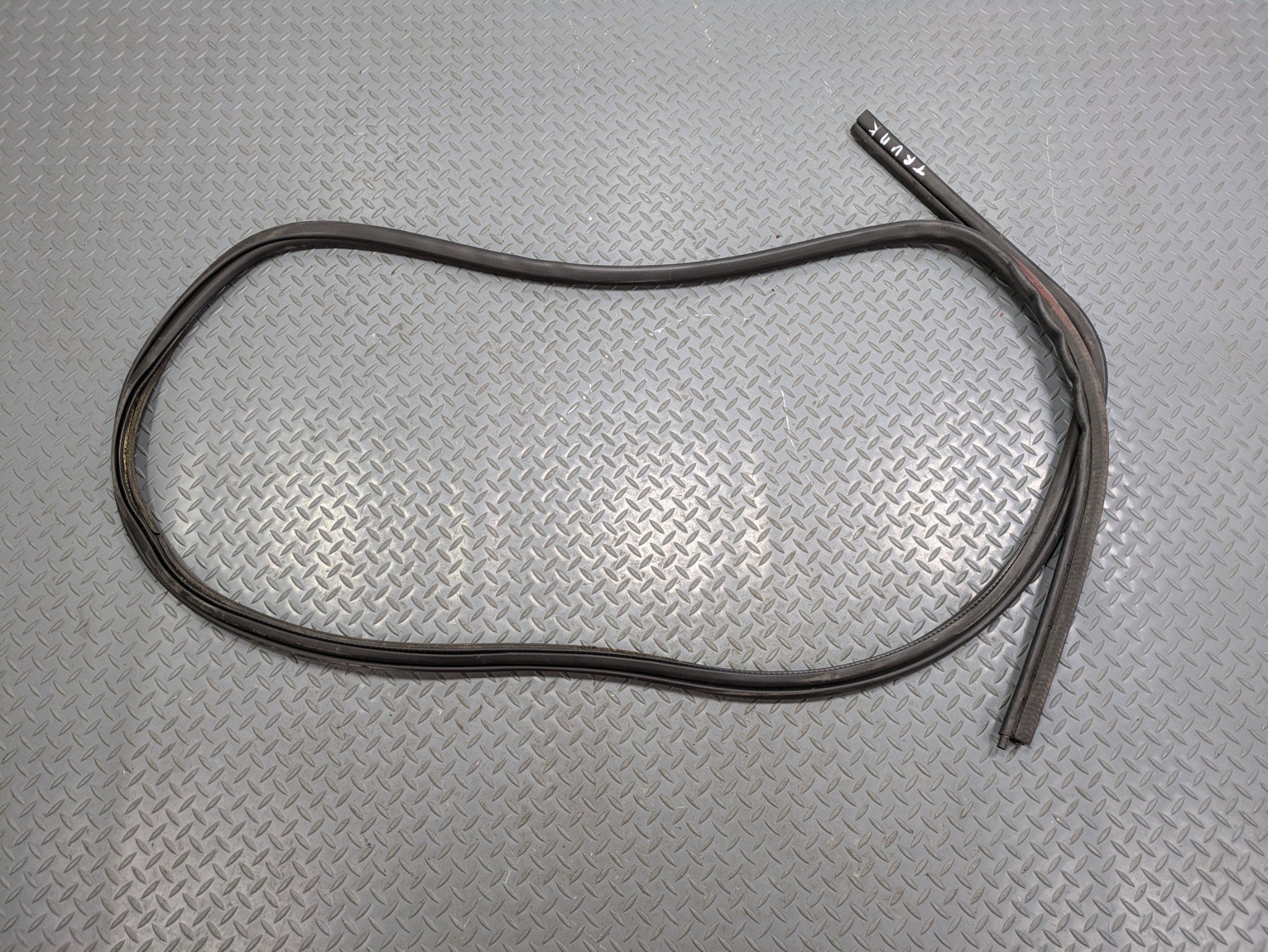 2006 - 2010 OEM FORD EXPLORER REAR TRUNK TAILGATE SEAL WEATHER STRIPPING RUBBER