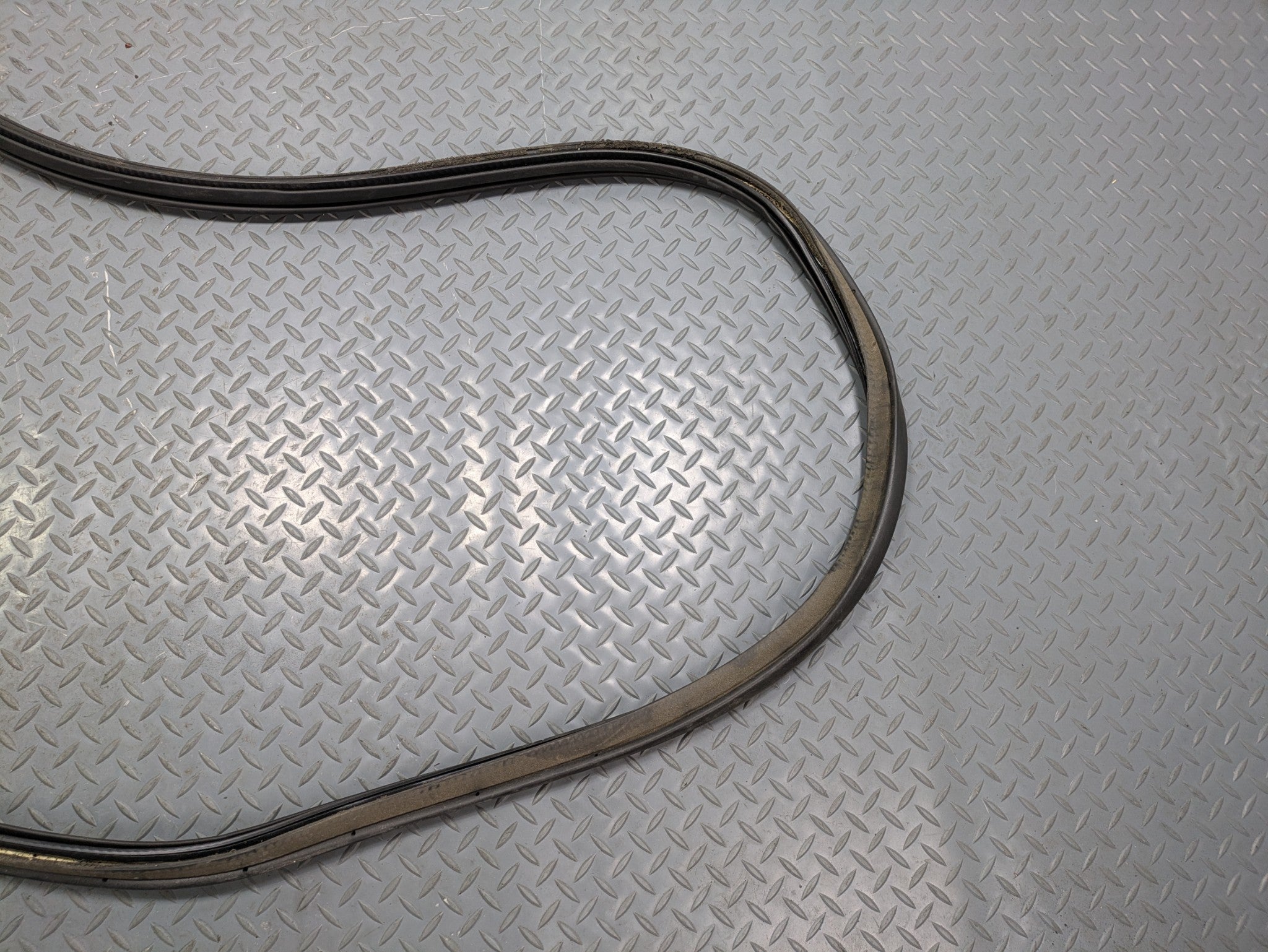 2006 - 2010 OEM FORD EXPLORER REAR TRUNK TAILGATE SEAL WEATHER STRIPPING RUBBER