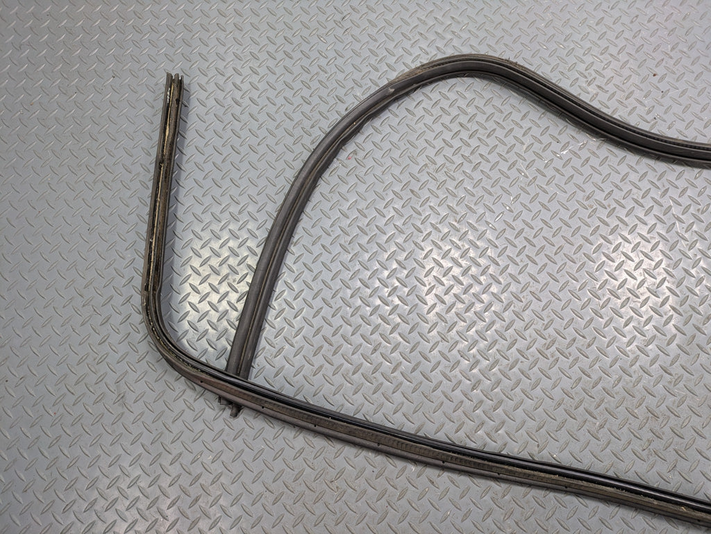 2006 - 2010 OEM FORD EXPLORER REAR TRUNK TAILGATE SEAL WEATHER STRIPPING RUBBER