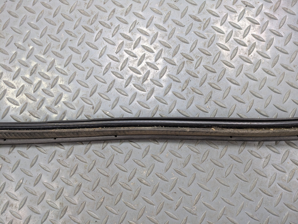 2006 - 2010 OEM FORD EXPLORER REAR TRUNK TAILGATE SEAL WEATHER STRIPPING RUBBER