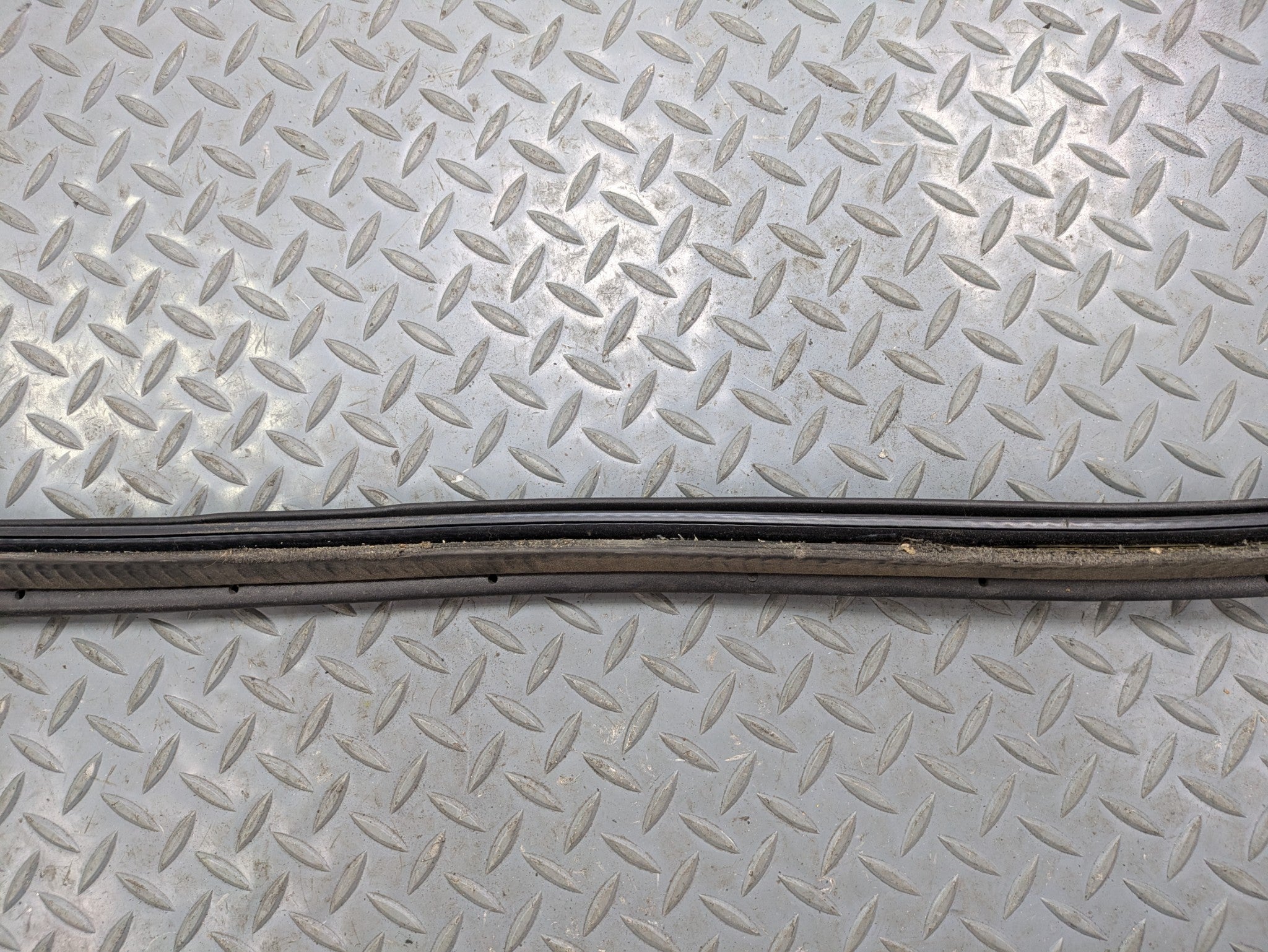 2006 - 2010 OEM FORD EXPLORER REAR TRUNK TAILGATE SEAL WEATHER STRIPPING RUBBER