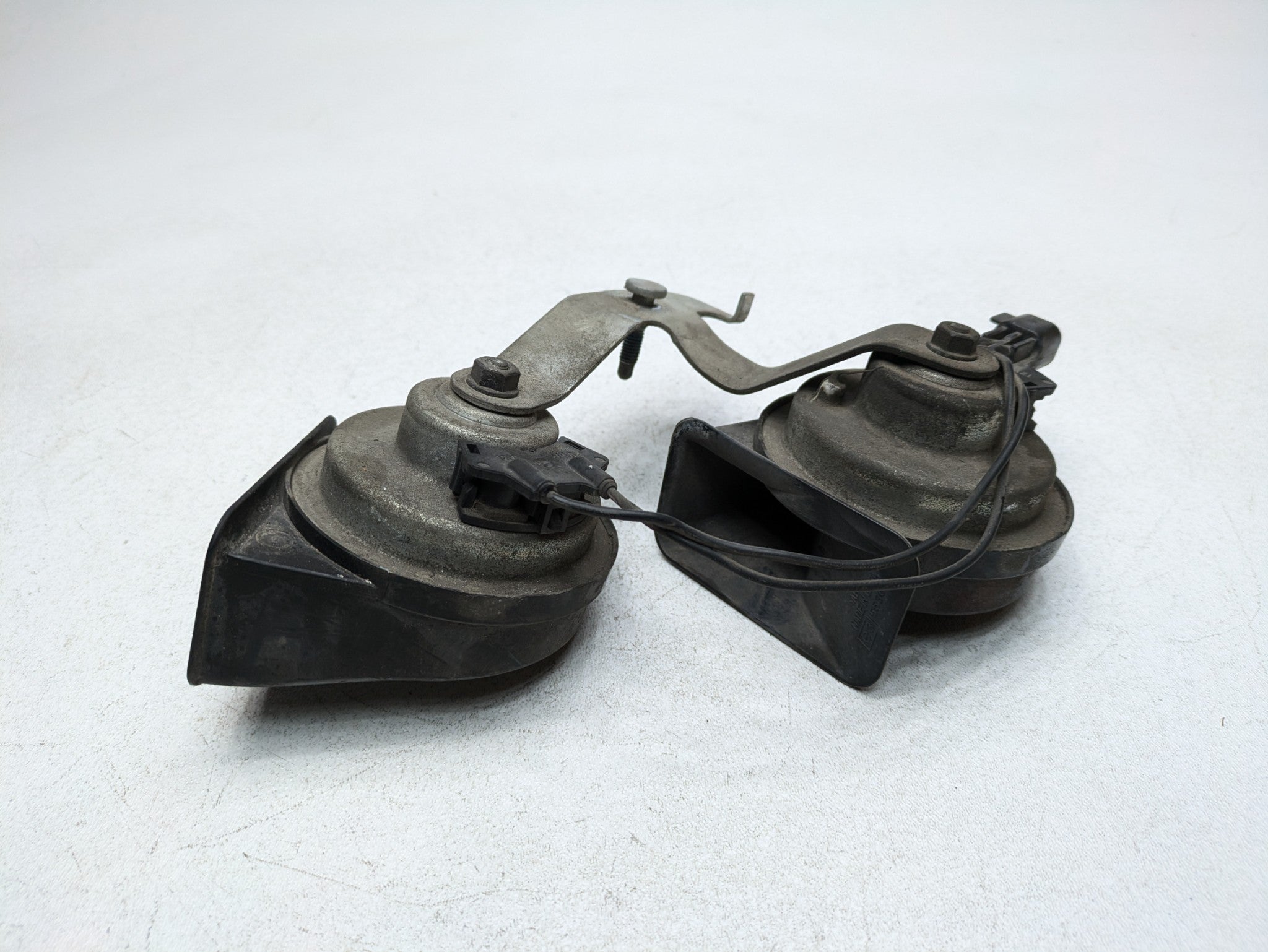 2006 - 2010 OEM FORD EXPLORER HIGH AND LOW TONE FREQUENCY PITCH SIGNAL HORN SET