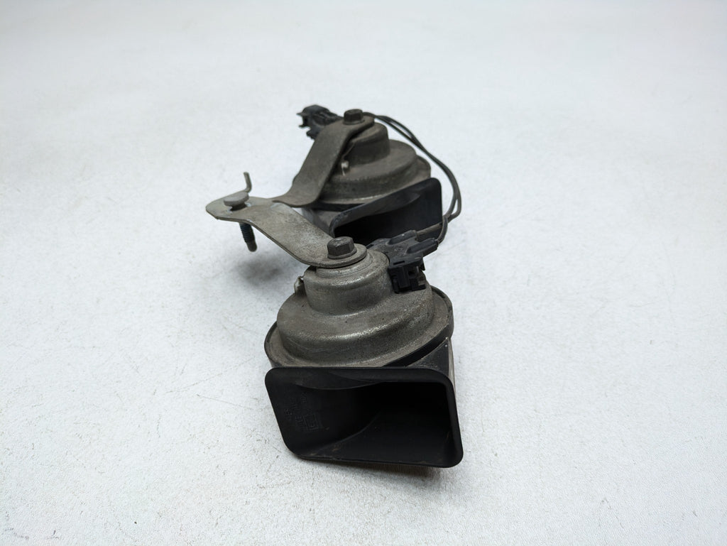 2006 - 2010 OEM FORD EXPLORER HIGH AND LOW TONE FREQUENCY PITCH SIGNAL HORN SET