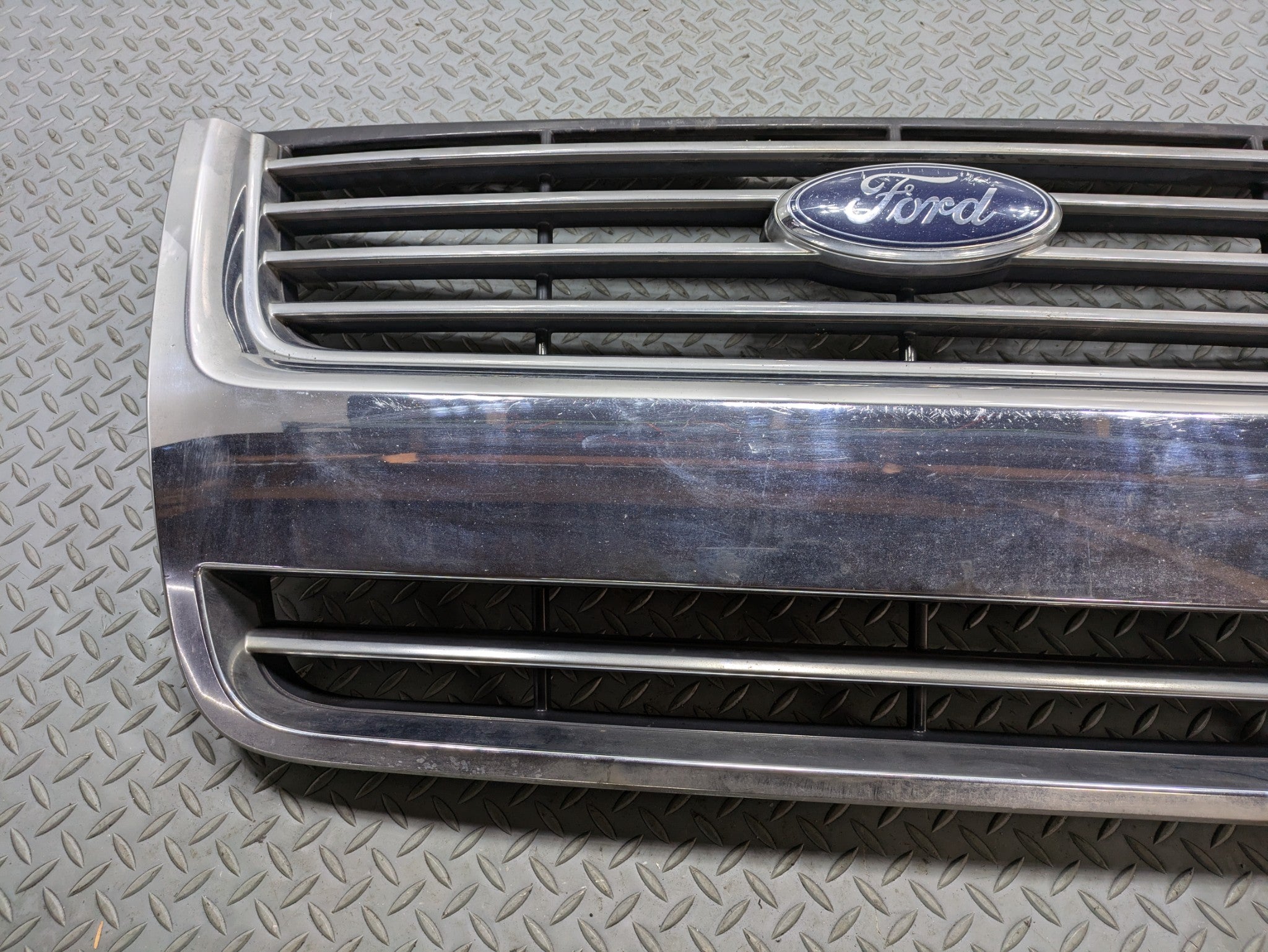 2006 - 2010 OEM FORD EXPLORER FRONT UPPER BUMPER GRILLE CHROME WITH EMBLEM