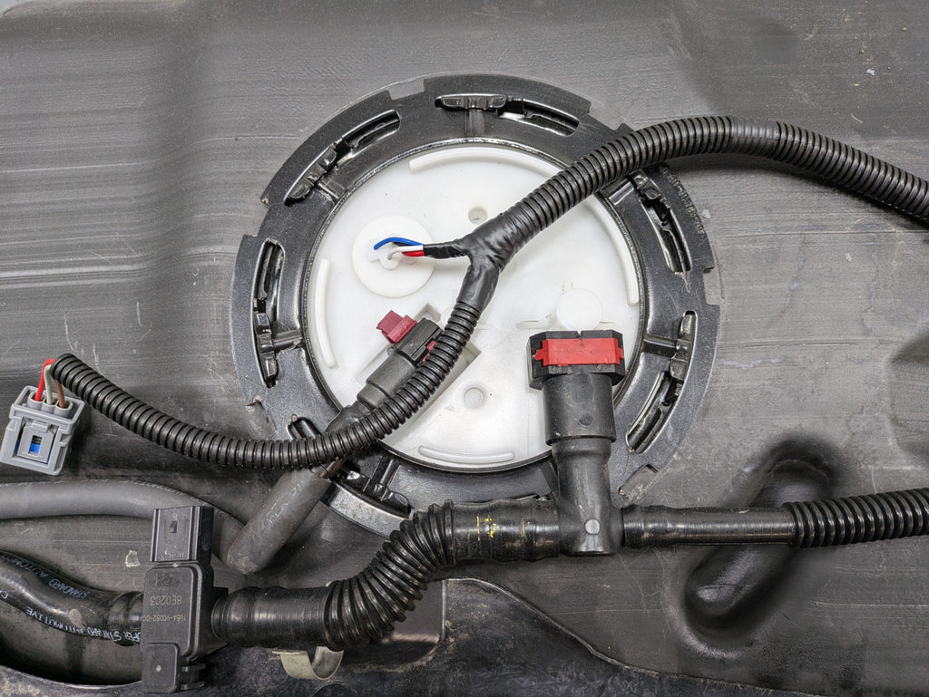 2006 - 2010 OEM FORD EXPLORER GAS FUEL TANK CONTAINER ASSEMBLY