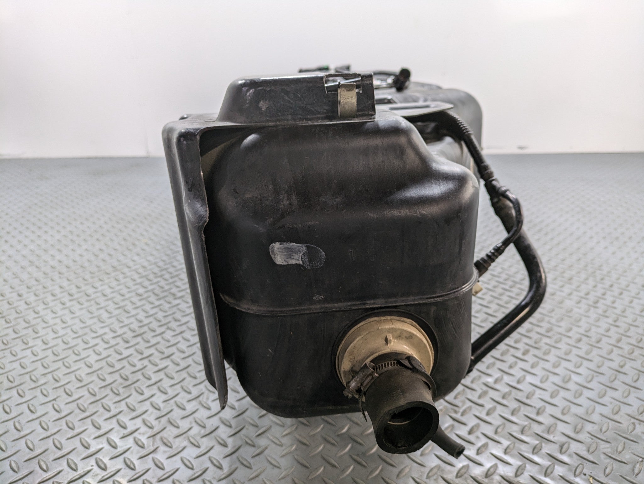 2006 - 2010 OEM FORD EXPLORER GAS FUEL TANK CONTAINER ASSEMBLY