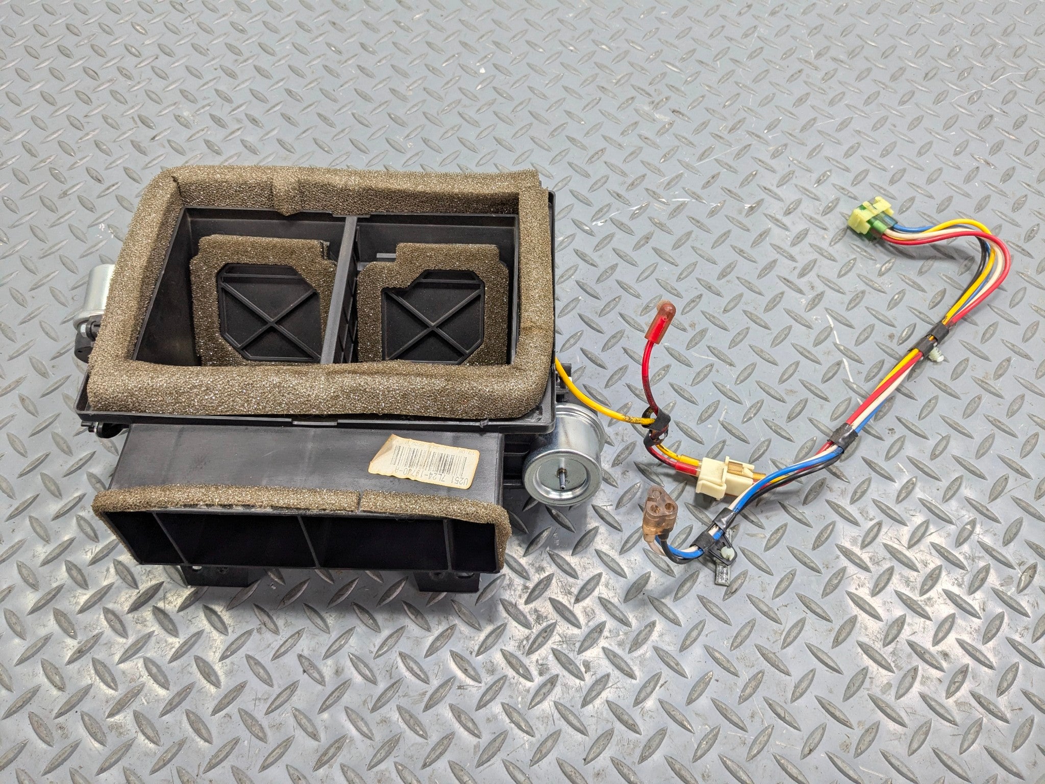 2006 - 2010 OEM FORD EXPLORER DASH AIR VENT OUTLET CHAMBER ASSEMBLY