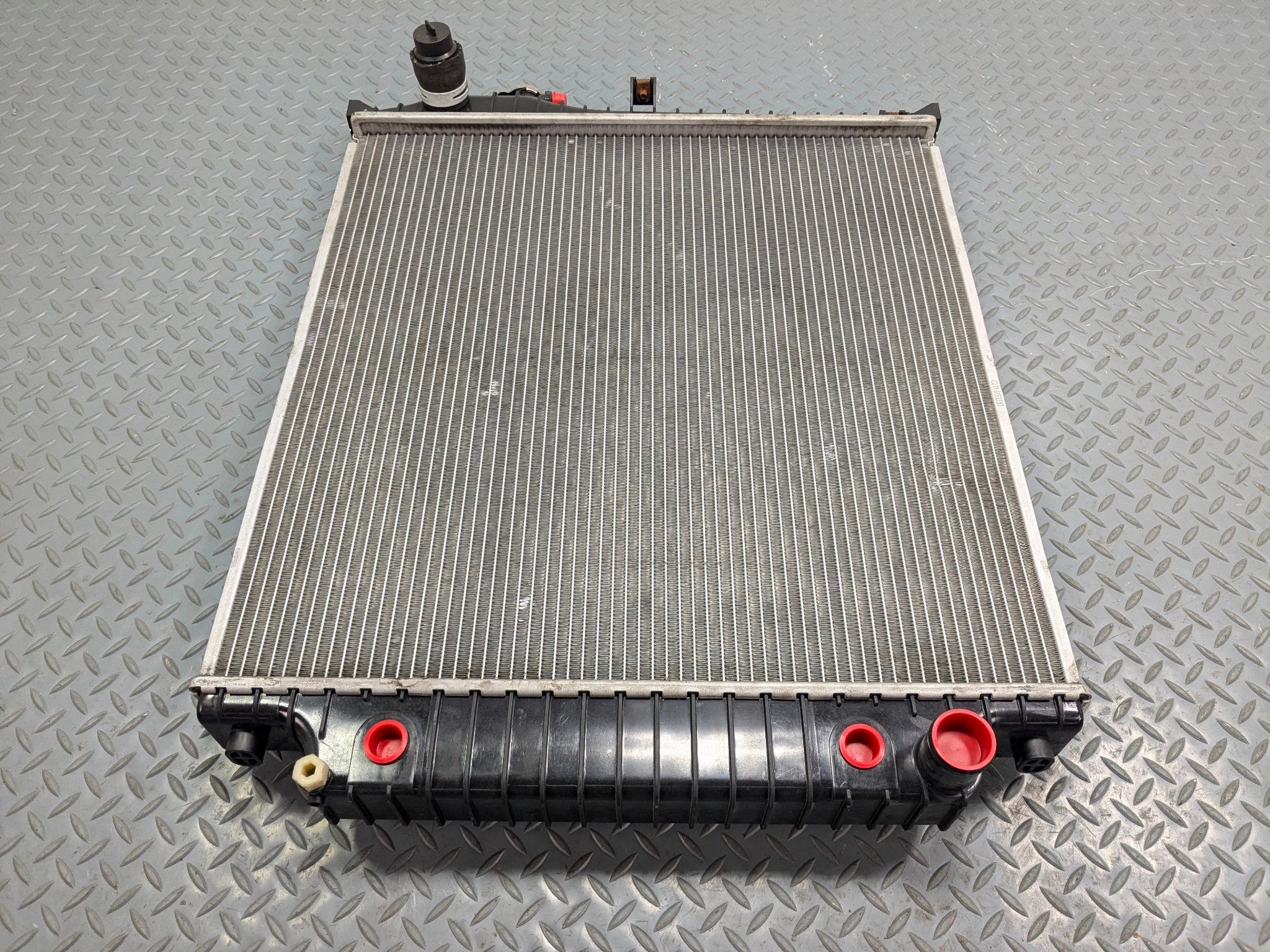 2006 - 2010 OEM FORD EXPLORER ENGINE COOLING MAIN RADIATOR ASSEMBLY