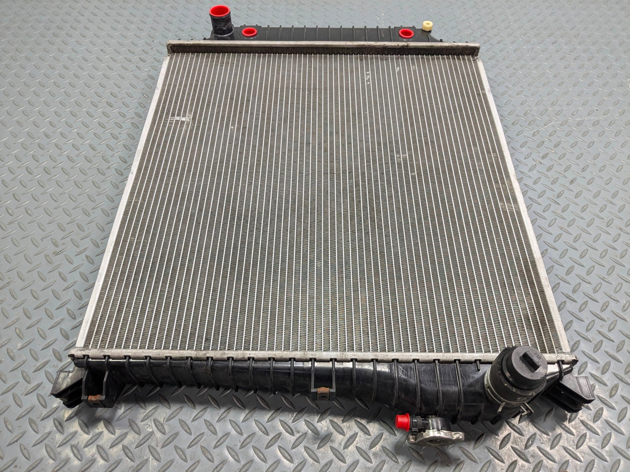 2006 - 2010 OEM FORD EXPLORER ENGINE COOLING MAIN RADIATOR ASSEMBLY