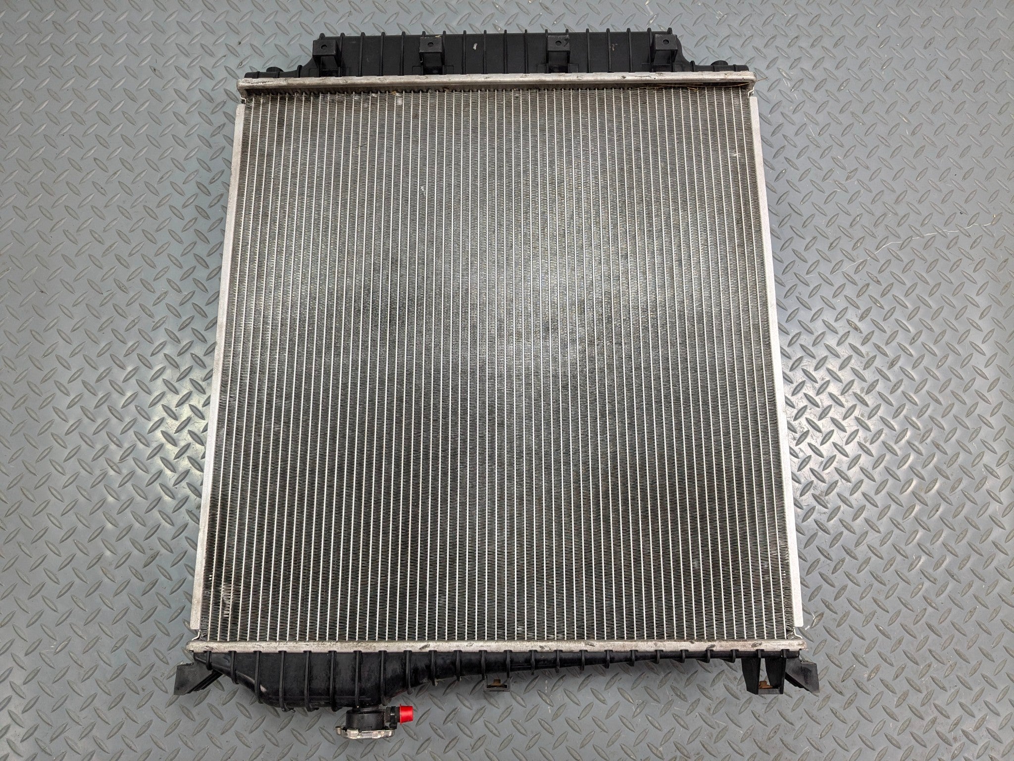 2006 - 2010 OEM FORD EXPLORER ENGINE COOLING MAIN RADIATOR ASSEMBLY