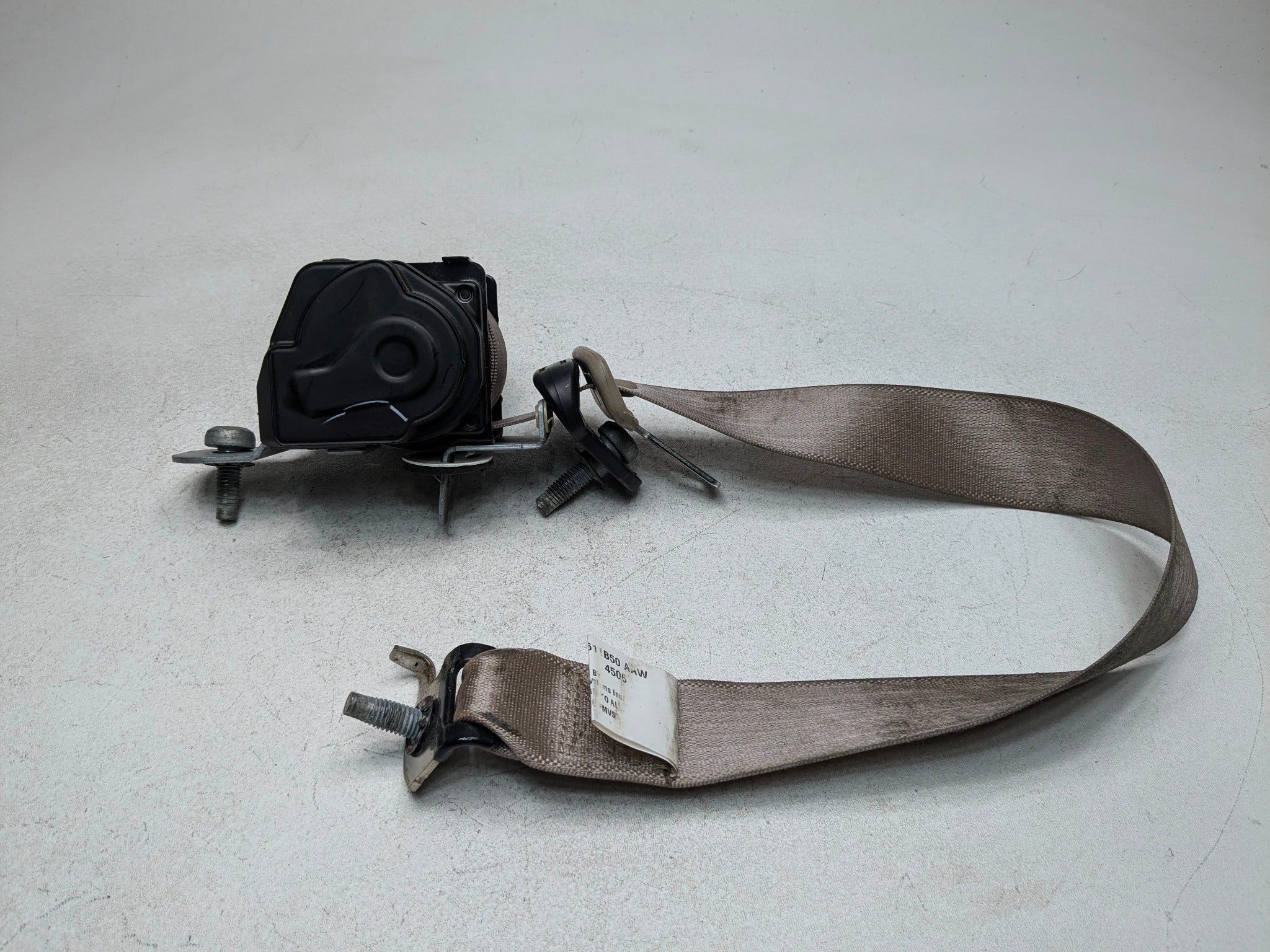 06 - 10 OEM FORD EXPLORER REAR RIGHT PASSENGER SIDE THIRD ROW SEATBELT RETRACTOR