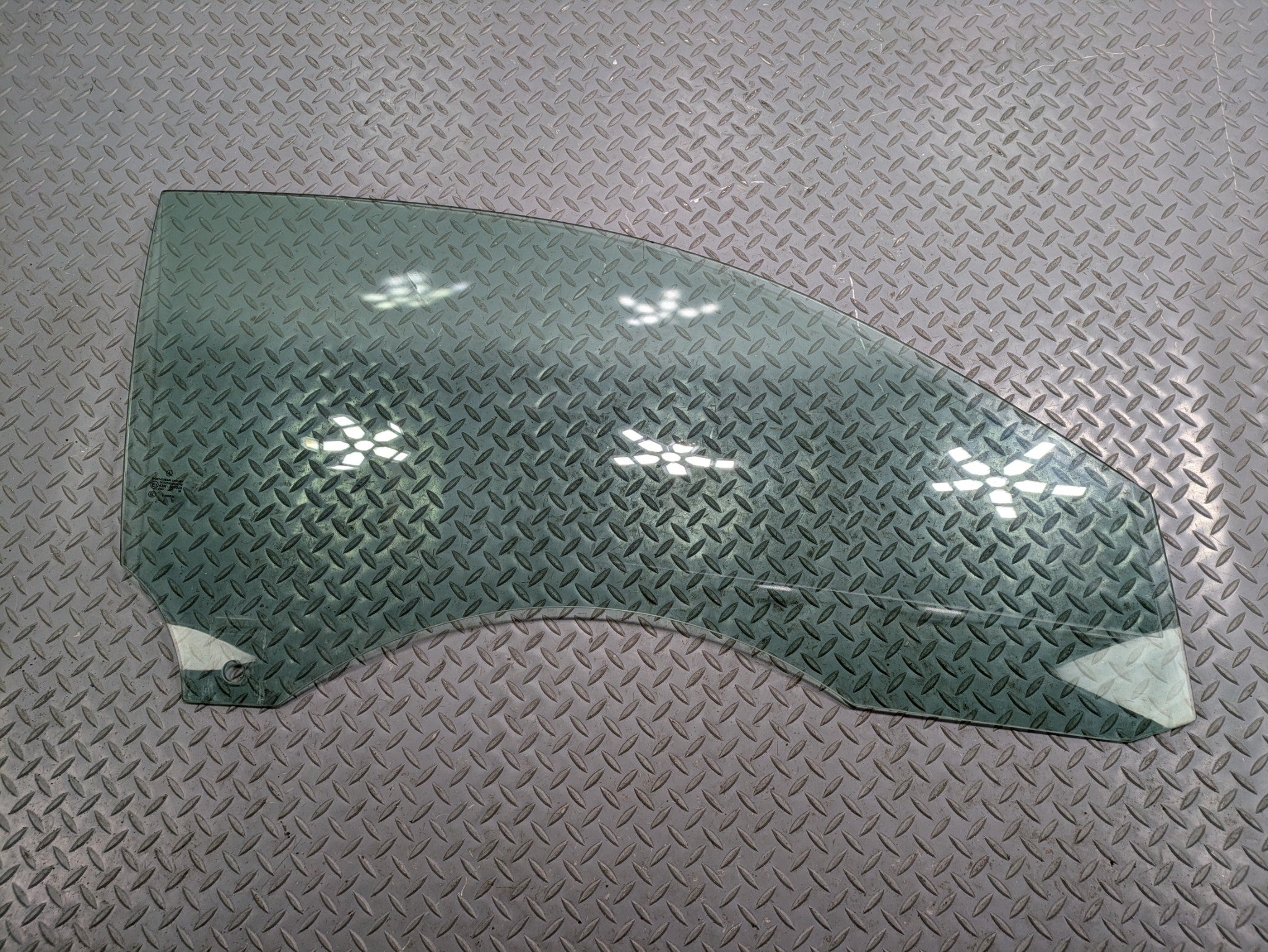 02 - 05 OEM MERCEDES BENZ CLK320 FRONT RIGHT PASSENGER SIDE DOOR WINDOW GLASS