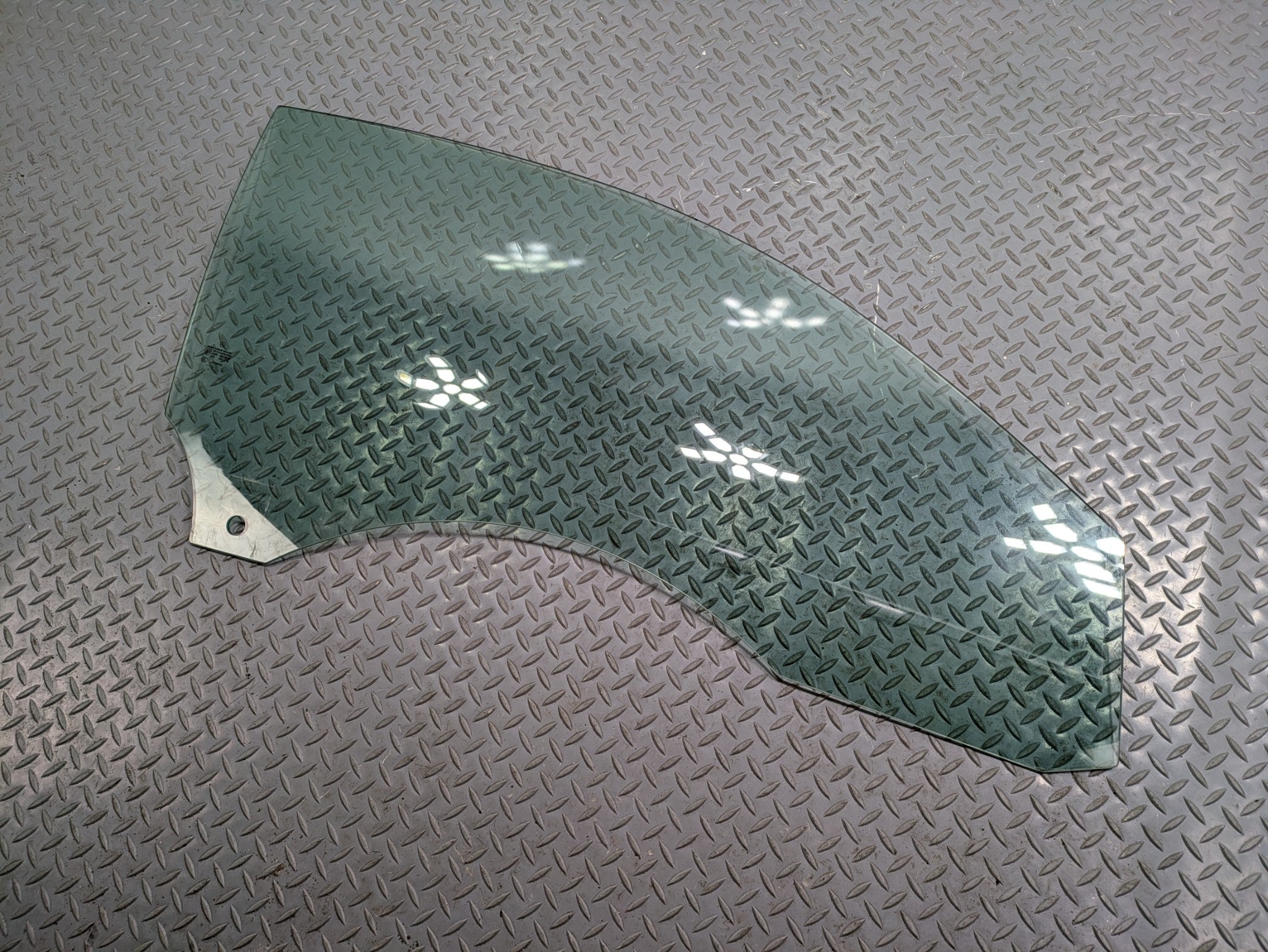 02 - 05 OEM MERCEDES BENZ CLK320 FRONT RIGHT PASSENGER SIDE DOOR WINDOW GLASS