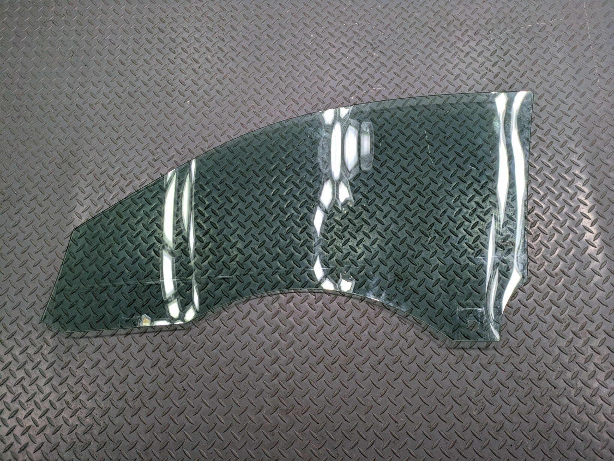 02 - 05 OEM MERCEDES BENZ CLK320 FRONT RIGHT PASSENGER SIDE DOOR WINDOW GLASS