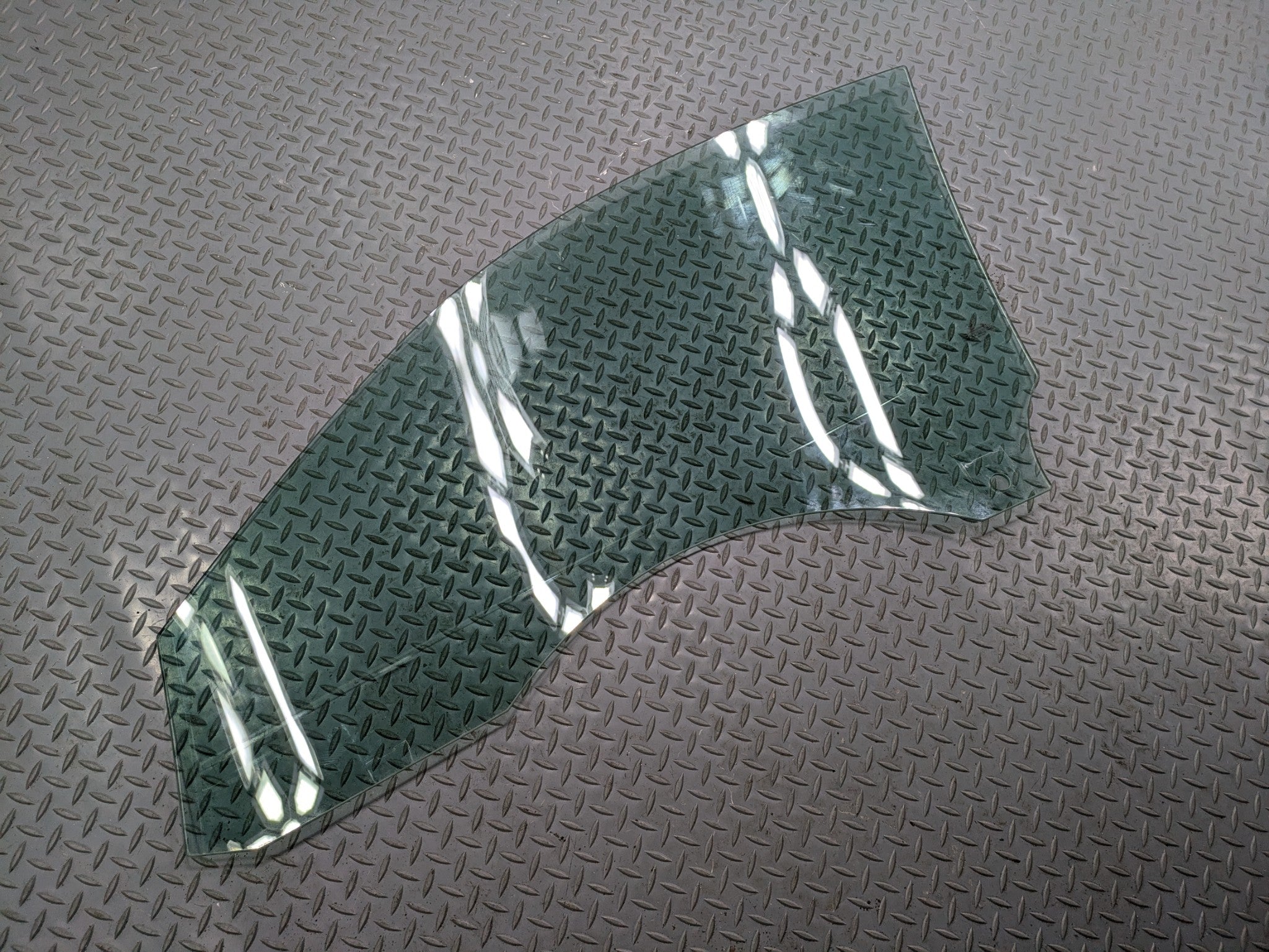 02 - 05 OEM MERCEDES BENZ CLK320 FRONT RIGHT PASSENGER SIDE DOOR WINDOW GLASS