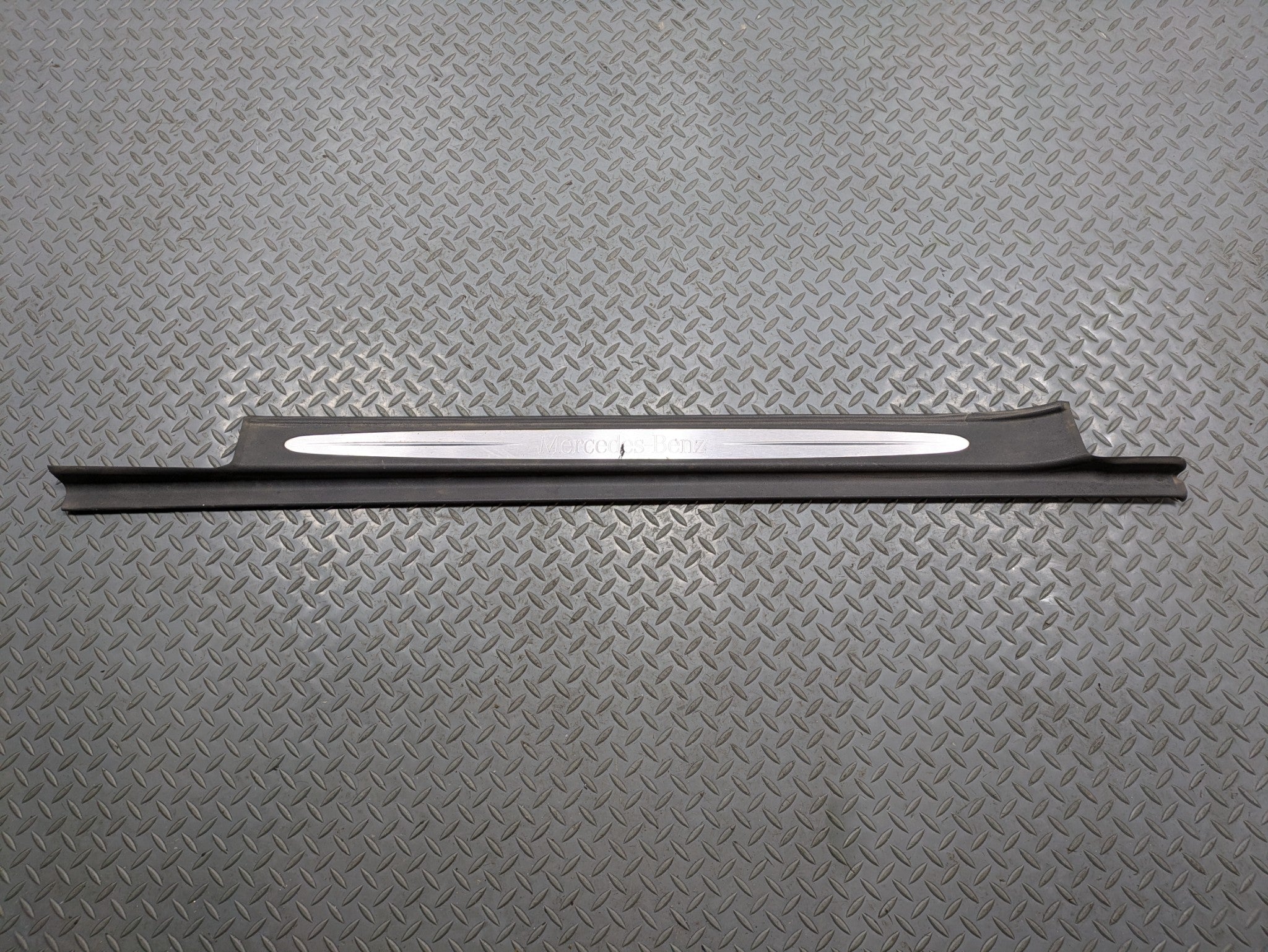 2002 - 2005 OEM MERCEDES BENZ CLK320 FRONT LEFT DRIVER SIDE DOOR SILL PLATE