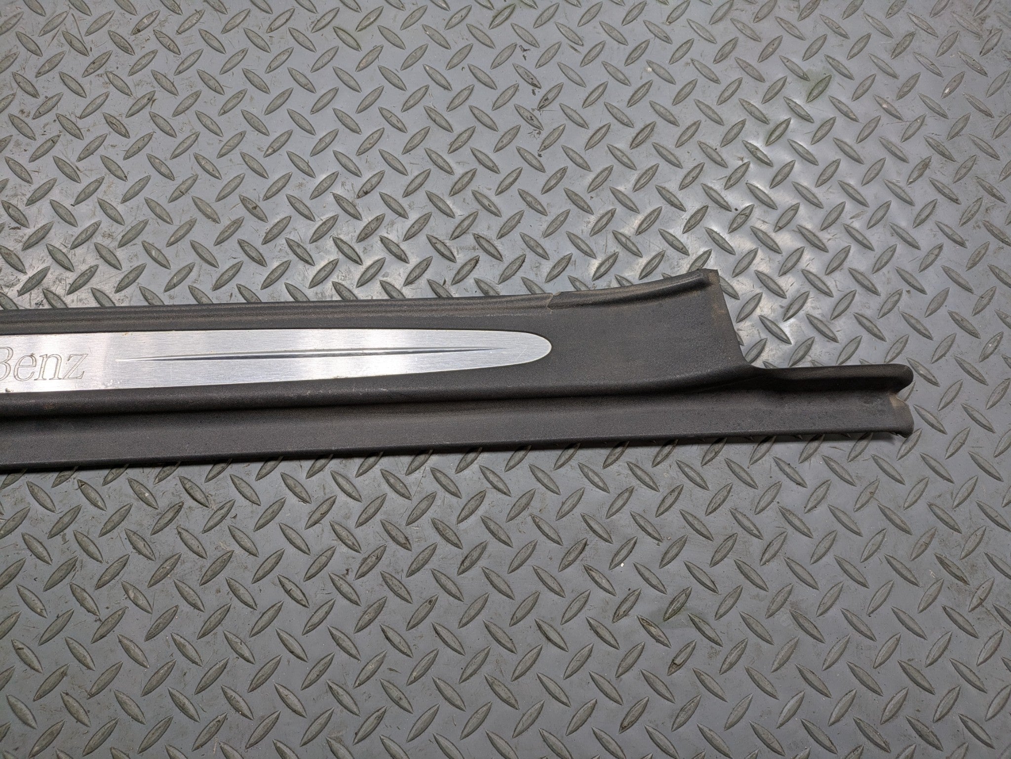 2002 - 2005 OEM MERCEDES BENZ CLK320 FRONT LEFT DRIVER SIDE DOOR SILL PLATE