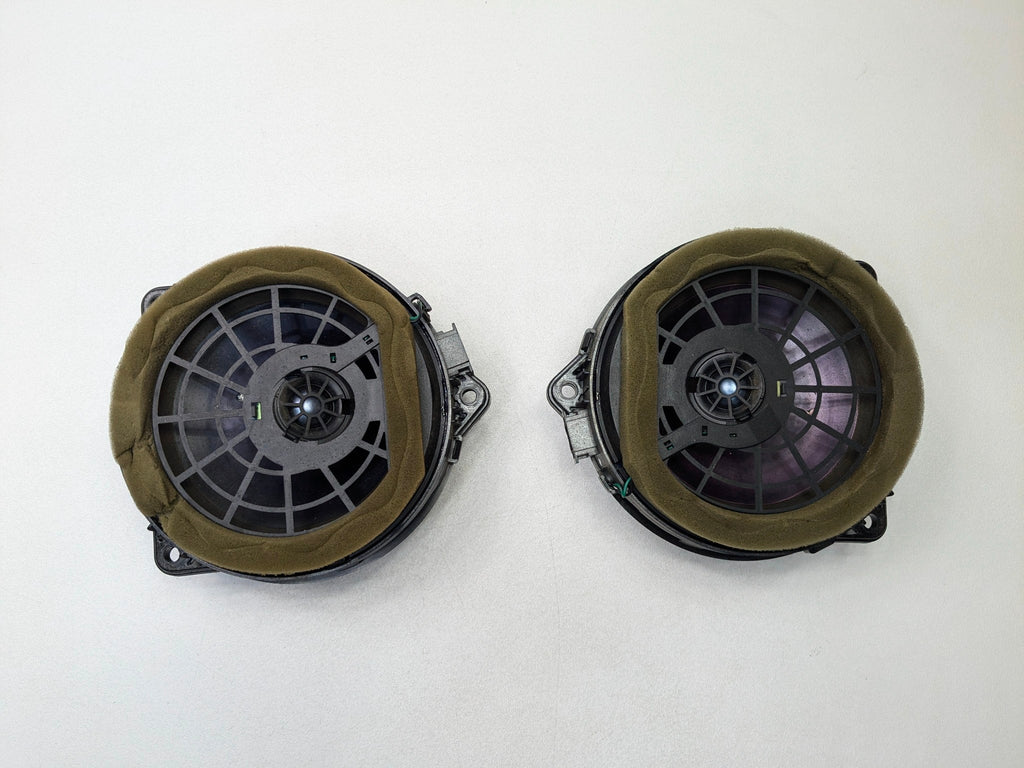 2002 - 2005 OEM MERCEDES BENZ CLK320 RIGHT AND LEFT DOOR AUDIO SPEAKER SET OF 4
