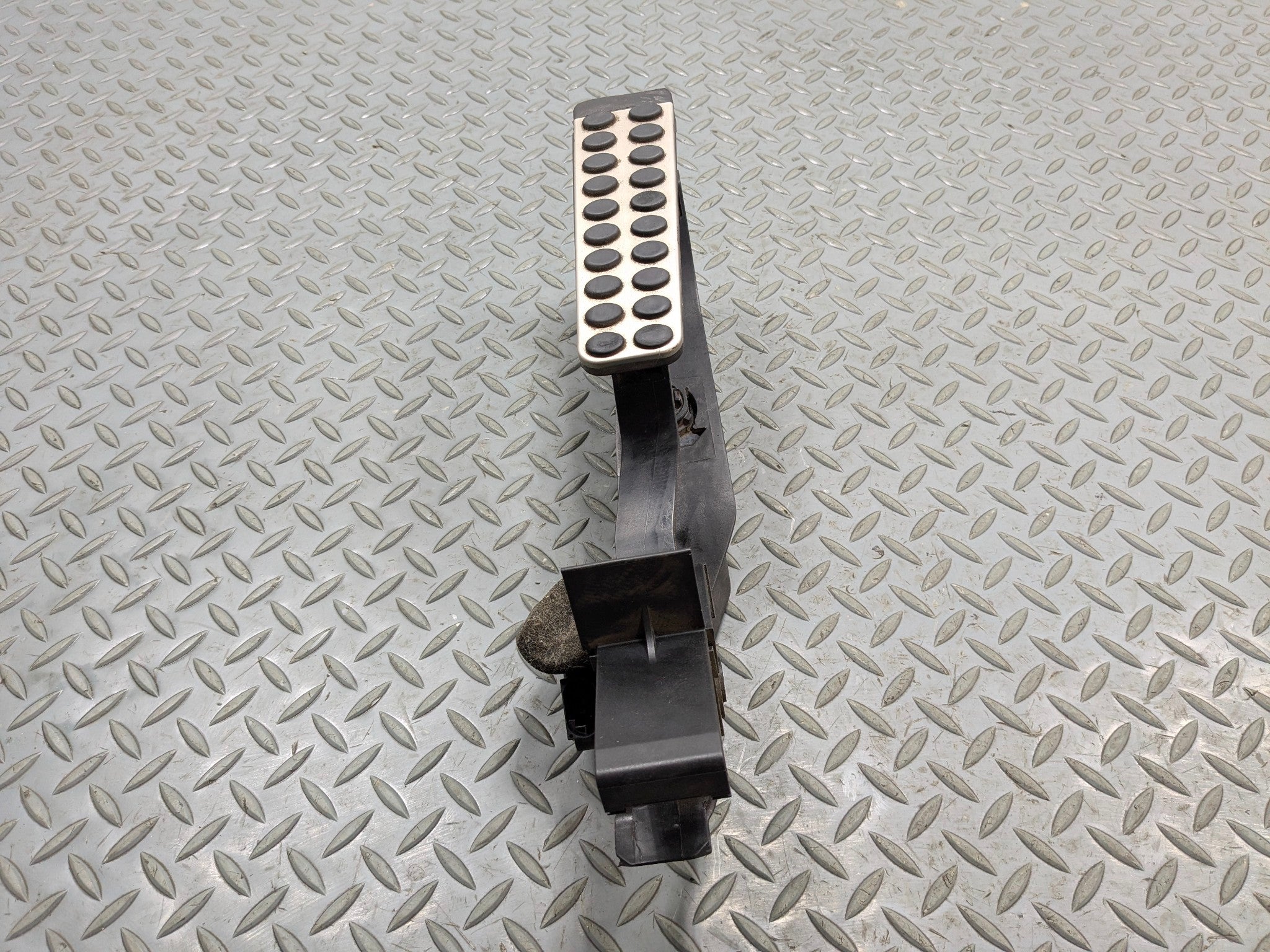 02 - 05 OEM MERCEDES BENZ CLK320 GAS BRAKE ACCELERATOR THROTTLE PEDAL ASSEMBLY