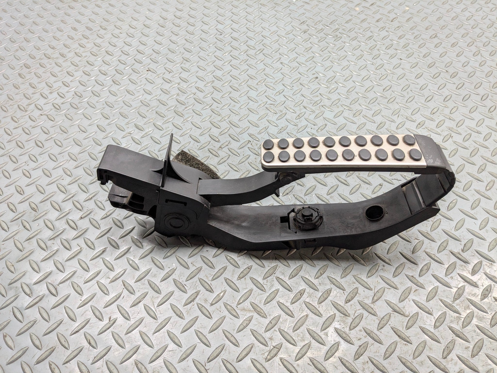 02 - 05 OEM MERCEDES BENZ CLK320 GAS BRAKE ACCELERATOR THROTTLE PEDAL ASSEMBLY