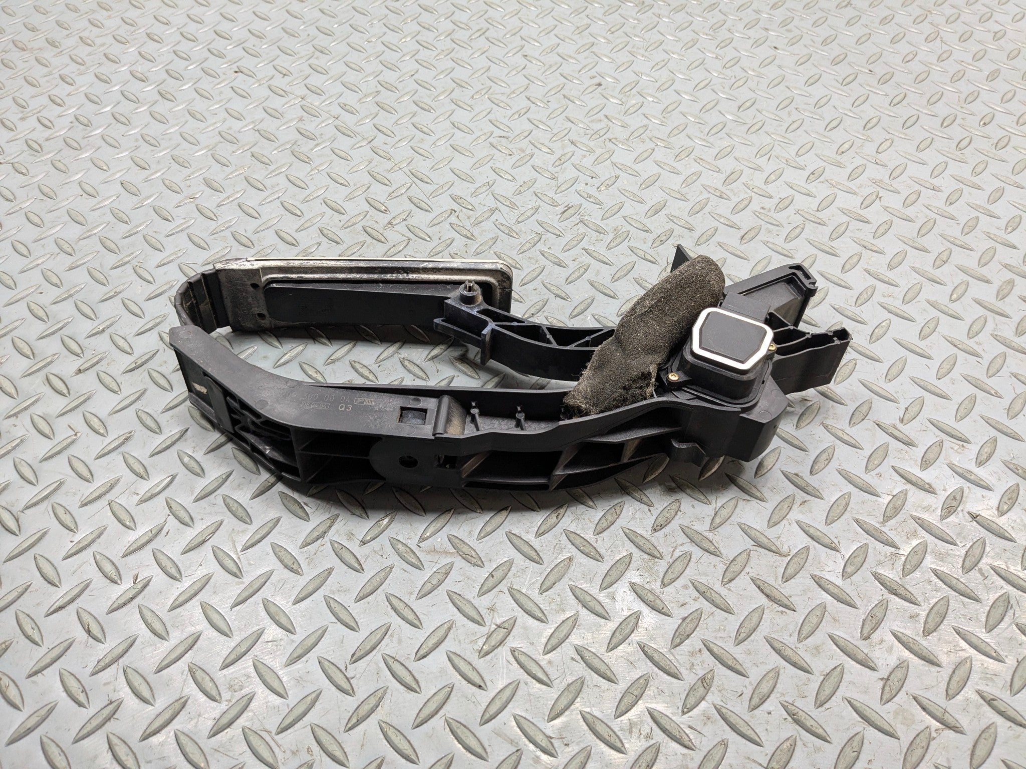 02 - 05 OEM MERCEDES BENZ CLK320 GAS BRAKE ACCELERATOR THROTTLE PEDAL ASSEMBLY
