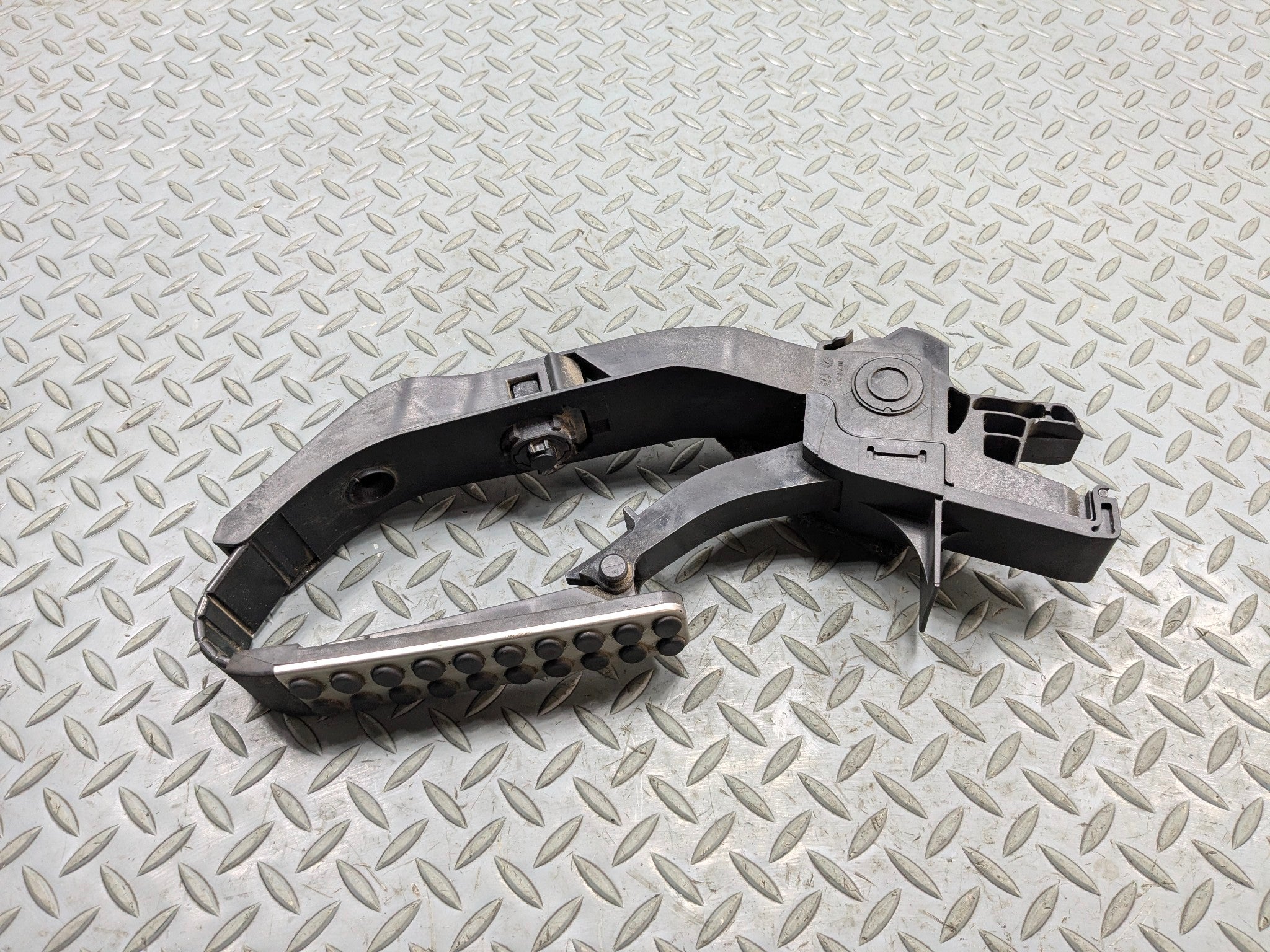 02 - 05 OEM MERCEDES BENZ CLK320 GAS BRAKE ACCELERATOR THROTTLE PEDAL ASSEMBLY
