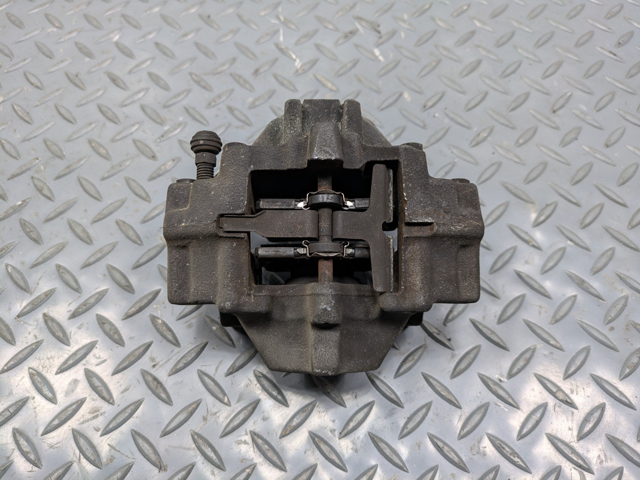 02 - 05 OEM MERCEDES BENZ CLK320 REAR LEFT DRIVER SIDE BRAKE CALIPER ASSEMBLY